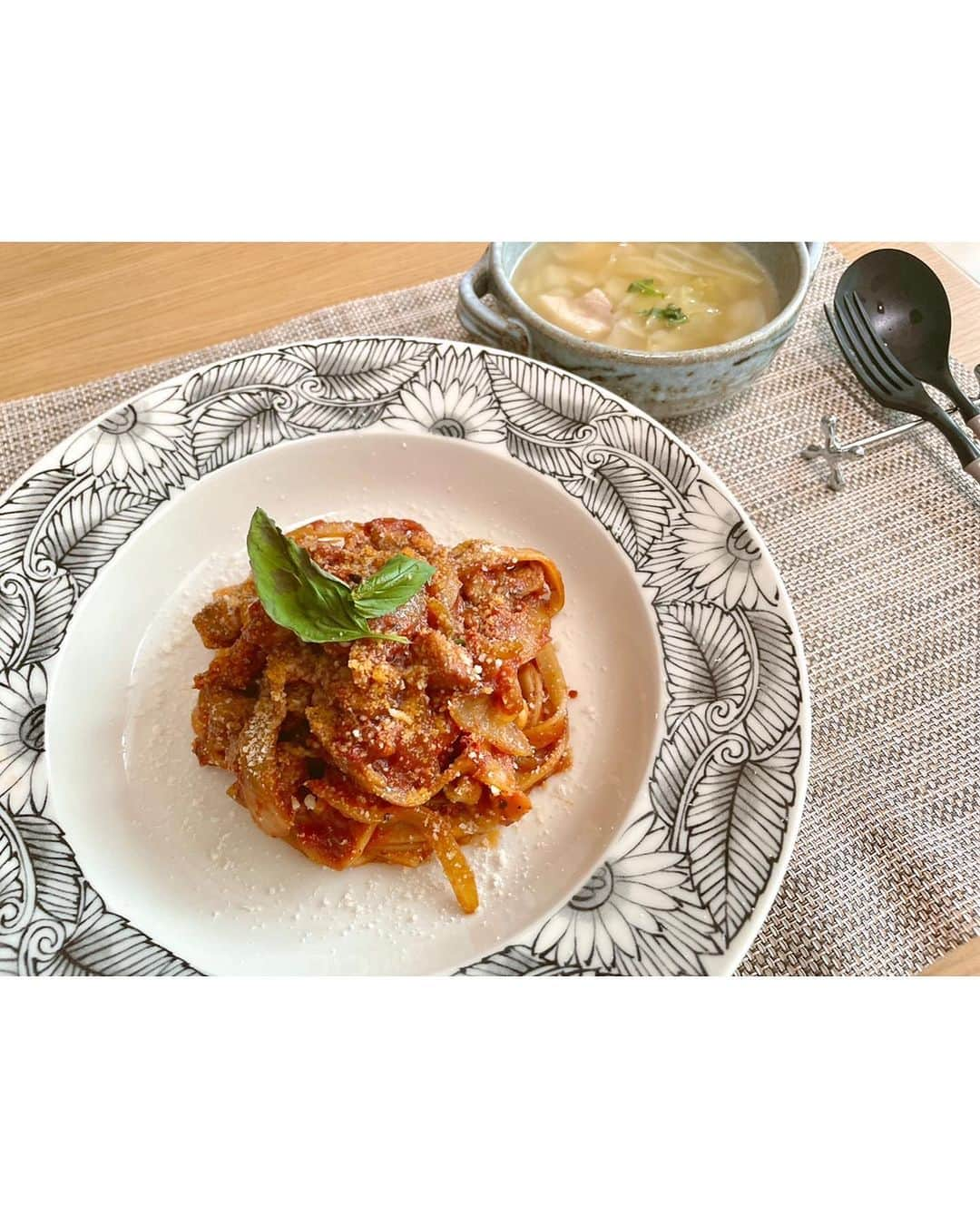 柑谷あゆみさんのインスタグラム写真 - (柑谷あゆみInstagram)「トマトパスタ🍝 @poderhyshkitchen  で習ったパスタのレシピが美味しすぎて、最近頻繁に作ってます⭐️  #トマトパスタ #パスタ作り #自家製パンチェッタ #パンチェッタとトマトのパスタ #ポトフ #にんじんのポタージュ #えんどう豆のパスタ #zenb丸麺  #糖質オフ麺 #ポデリッシュキッチン #お店の味」9月6日 15時04分 - kantani_ayumi