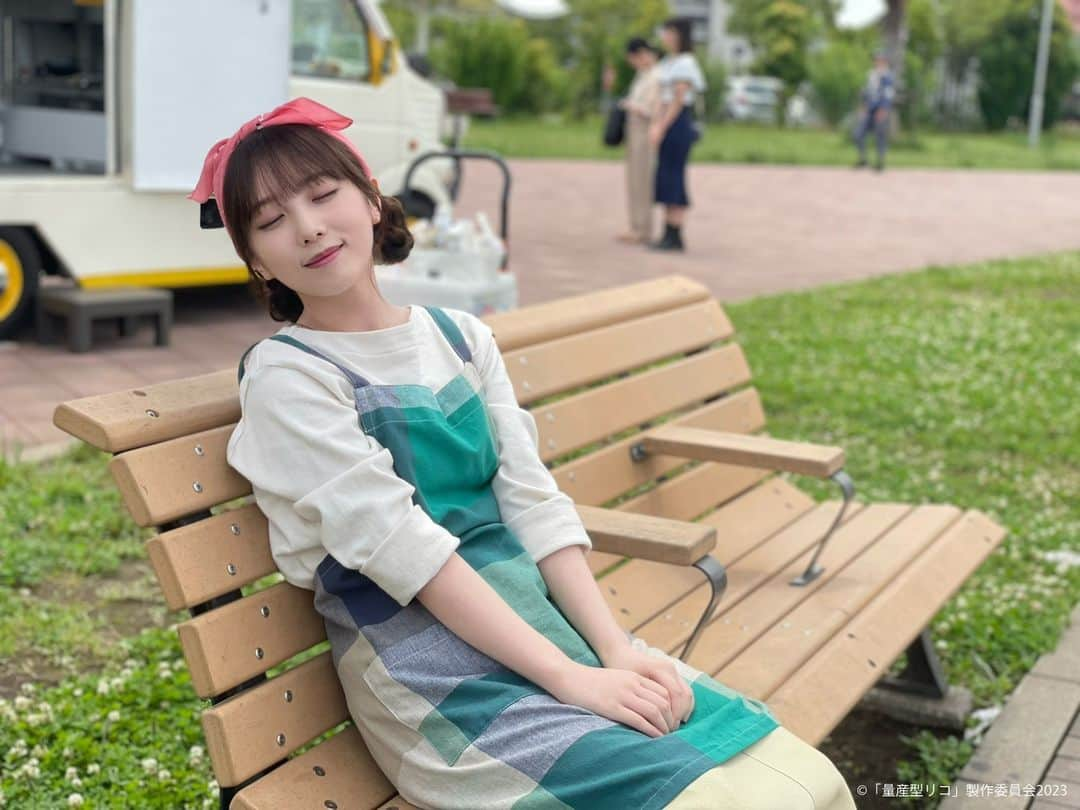 量産型リコ-プラモ女子の人生組み立て記-のインスタグラム：「. ちょっと休憩中なリコちゃん📸 あ、お客さんかな？  (BS放送が終わったので、 新生リコちゃんを公開しています)  #Lemino で全話配信中です🤖   #量産型リコ  #与田祐希」