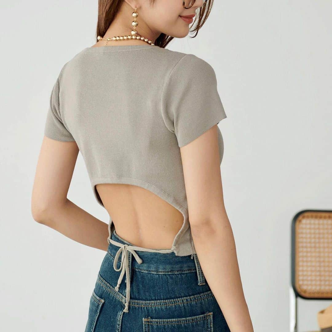 Valmuer表参道のインスタグラム：「バックカットトップス #Valmuer #ValmuerOfficial #gardenbyValmuer #ヴェルムーア #2023summercollection  #springcordinate  #summerlookbook」