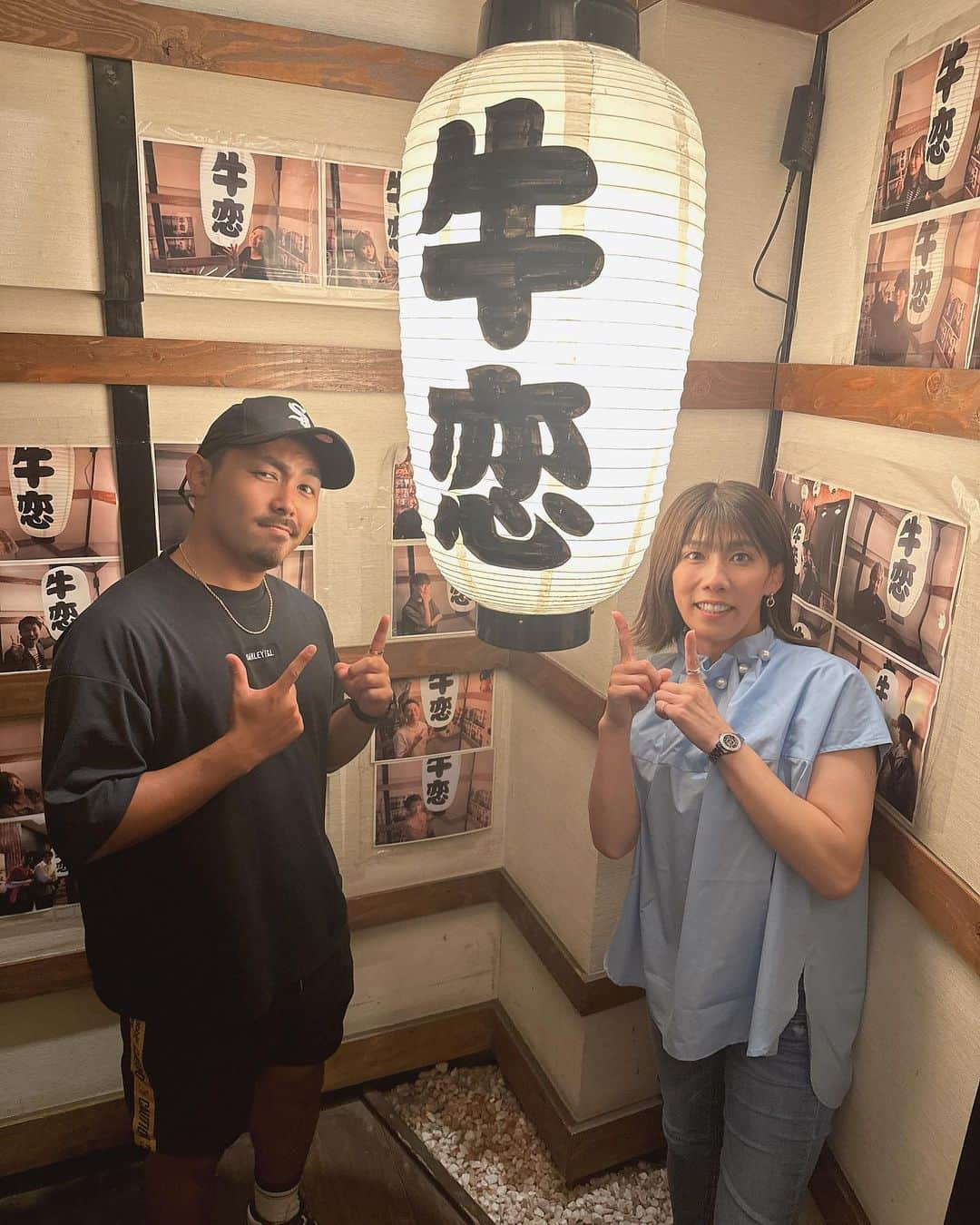 吉田沙保里のインスタグラム：「先日、優汰くんと焼き肉会🥩‪  ずっーとオモシロイ話ばっかりしてたね…🤣  また、ゴルフ行こー⛳️  #村越優汰 くん #牛恋 #サインの文字数多いな #格闘家」