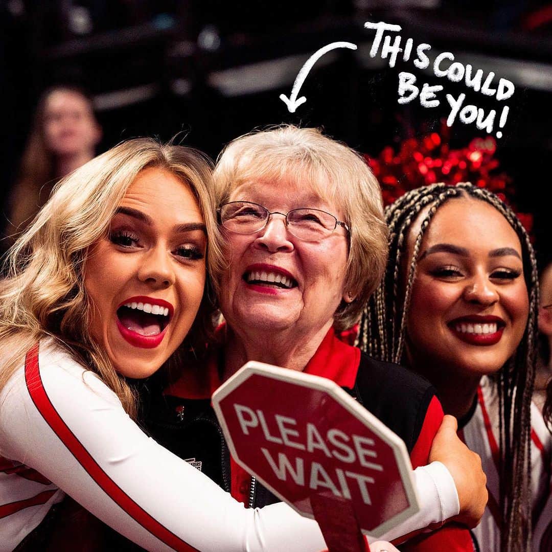 ポートランド・トレイルブレイザーズのインスタグラム：「‼️THIS COULD BE YOU‼️ Love the thrill of live events? Join our team and dive into roles like Guest Experience, Security, Housekeeping & more. Apply online now to lock in your spot for an interview at our upcoming hiring fairs! #JoinTheTeam」