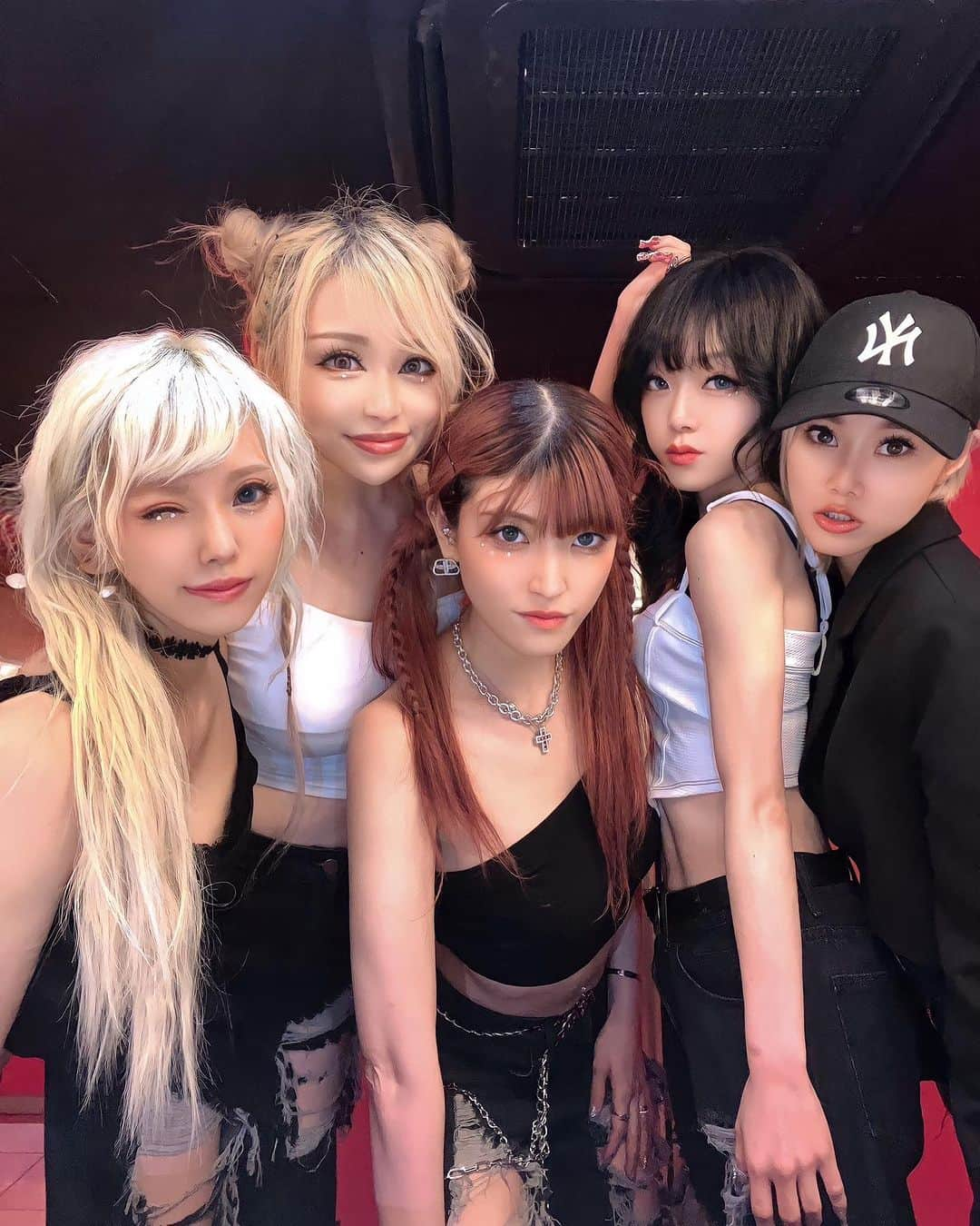 REIRAのインスタグラム：「K-pop event♪ @kpop_yolo_ さんの 5周年partyで  LE SSERAFIMのcoverダンス　　 を踊りました♪ 久々のk-pop♪  #kpop#kpopcover#lesserafim #kpopdance#gogodancer #yolo#camelot#渋谷」