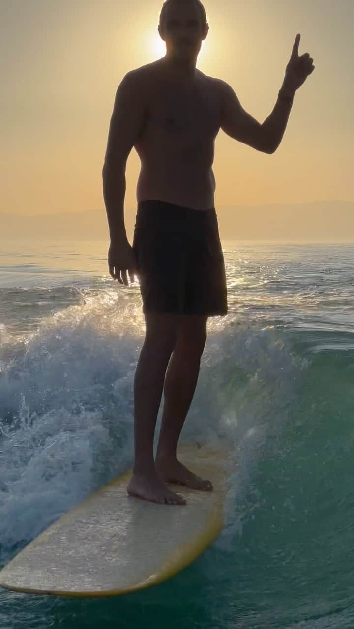 Bastian Bakerのインスタグラム：「Surfing with the boys @boyamor_ @damdam_d @justmikewolf ❤️❤️❤️」