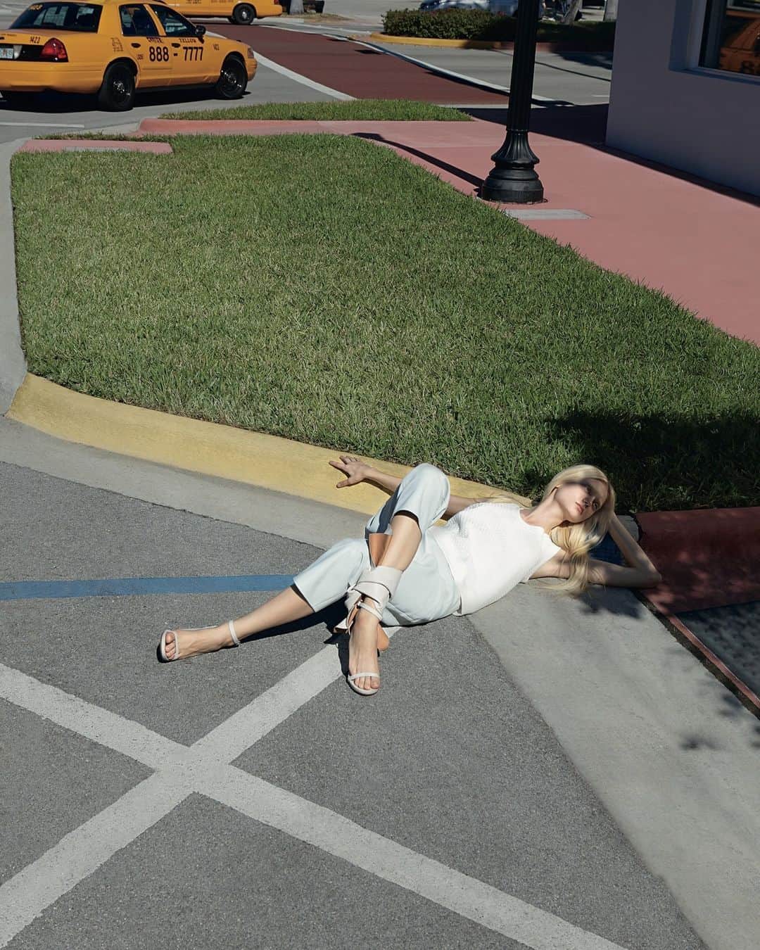 AnOther Magazineのインスタグラム：「Searching for shade ☀️⁠ ⁠ Taken from the Spring/Summer 2013 issue of AnOther Magazine ⏮️⁠ ⁠ Photography by @blommersschumm⁠ Styling by @karenlangleystylist⁠ Hair by @riadazarhair⁠ Make-up by @edwardcruz」
