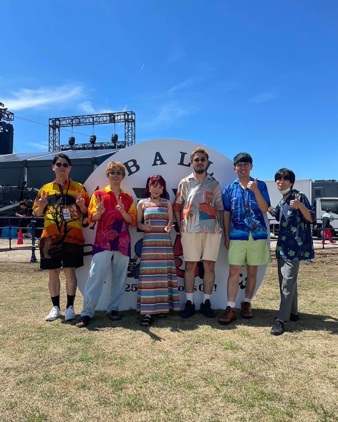三浦太郎のインスタグラム：「マイメンと走り抜けた夏の思い出☀️🌊🎵🎸  #フレンズ #sumika #megashinnosuke #reGretGirl」