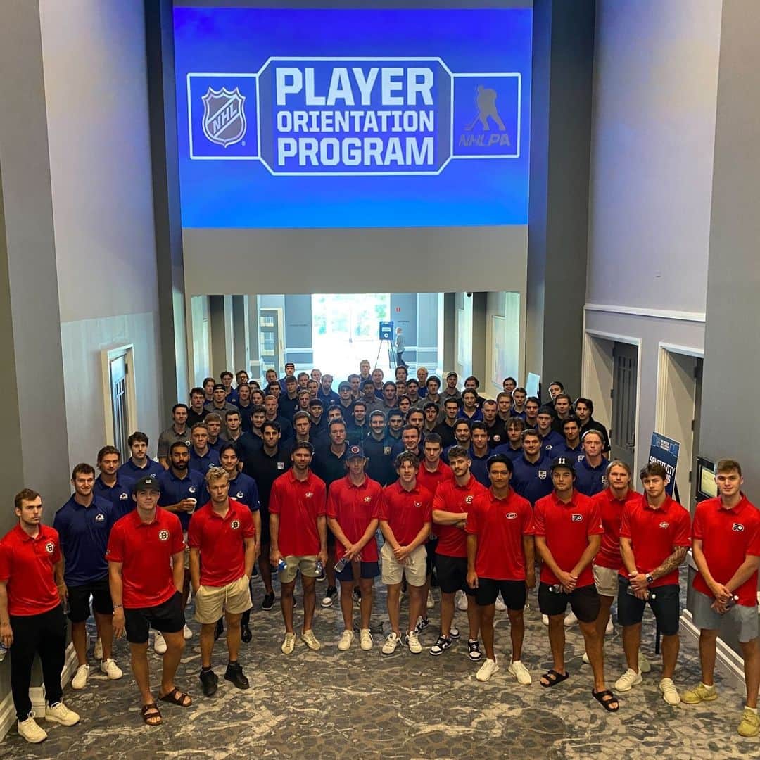 NHLさんのインスタグラム写真 - (NHLInstagram)「Rookie orientation class is in session. 📓」9月7日 2時05分 - nhl