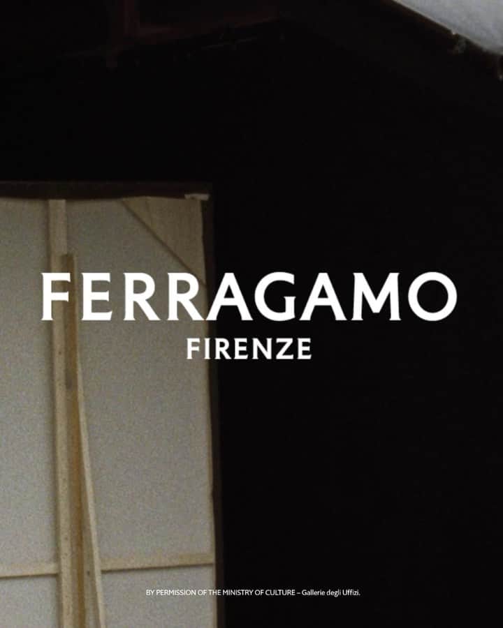 サルヴァトーレ・フェラガモのインスタグラム：「Piero della Francesca 1467-1472 and Botticelli 1475. #FerragamoFW23 lensed by @tylersphotos – Campaign Concept and Creative Direction @ferdinandoverderi By permission of the Ministry of Culture – Gallerie degli Uffizi. Discover #FerragamoNewRenaissance at the link in bio.」
