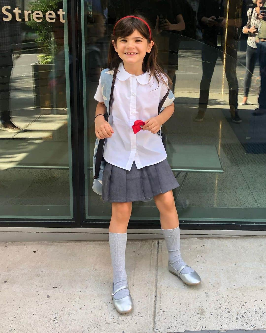 ジュリア・レストイン・ロイトフェルドさんのインスタグラム写真 - (ジュリア・レストイン・ロイトフェルドInstagram)「9 Years of 1st day of  school... and now was the very 1st day of Le College. Watching Romy starts middle School, La 6eme was as emotional as watching her on her first day of pre-school. Always my baby, but so proud of my little lady growing up so fast! ❤️」9月7日 1時35分 - juliarestoinroitfeld