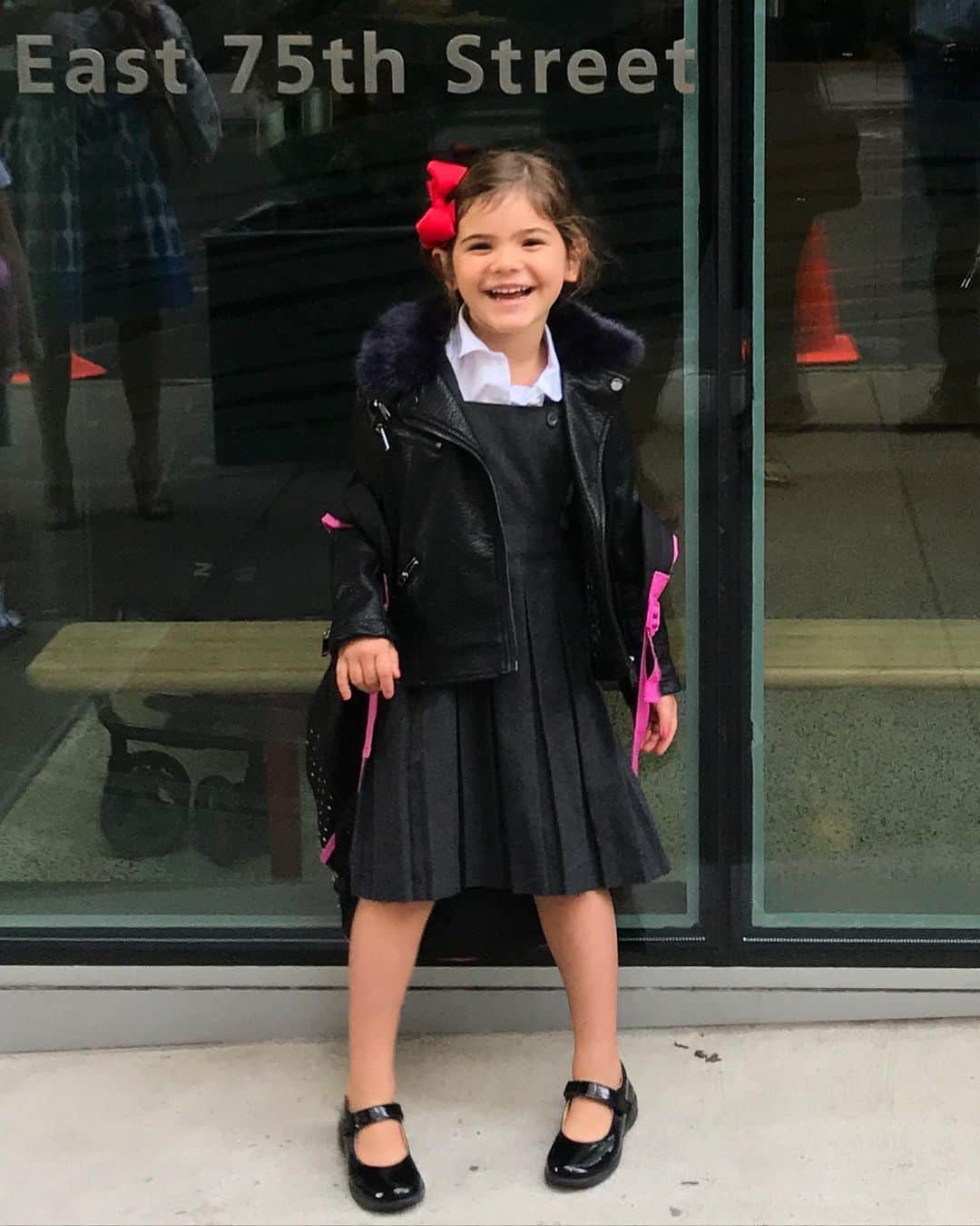 ジュリア・レストイン・ロイトフェルドさんのインスタグラム写真 - (ジュリア・レストイン・ロイトフェルドInstagram)「9 Years of 1st day of  school... and now was the very 1st day of Le College. Watching Romy starts middle School, La 6eme was as emotional as watching her on her first day of pre-school. Always my baby, but so proud of my little lady growing up so fast! ❤️」9月7日 1時35分 - juliarestoinroitfeld