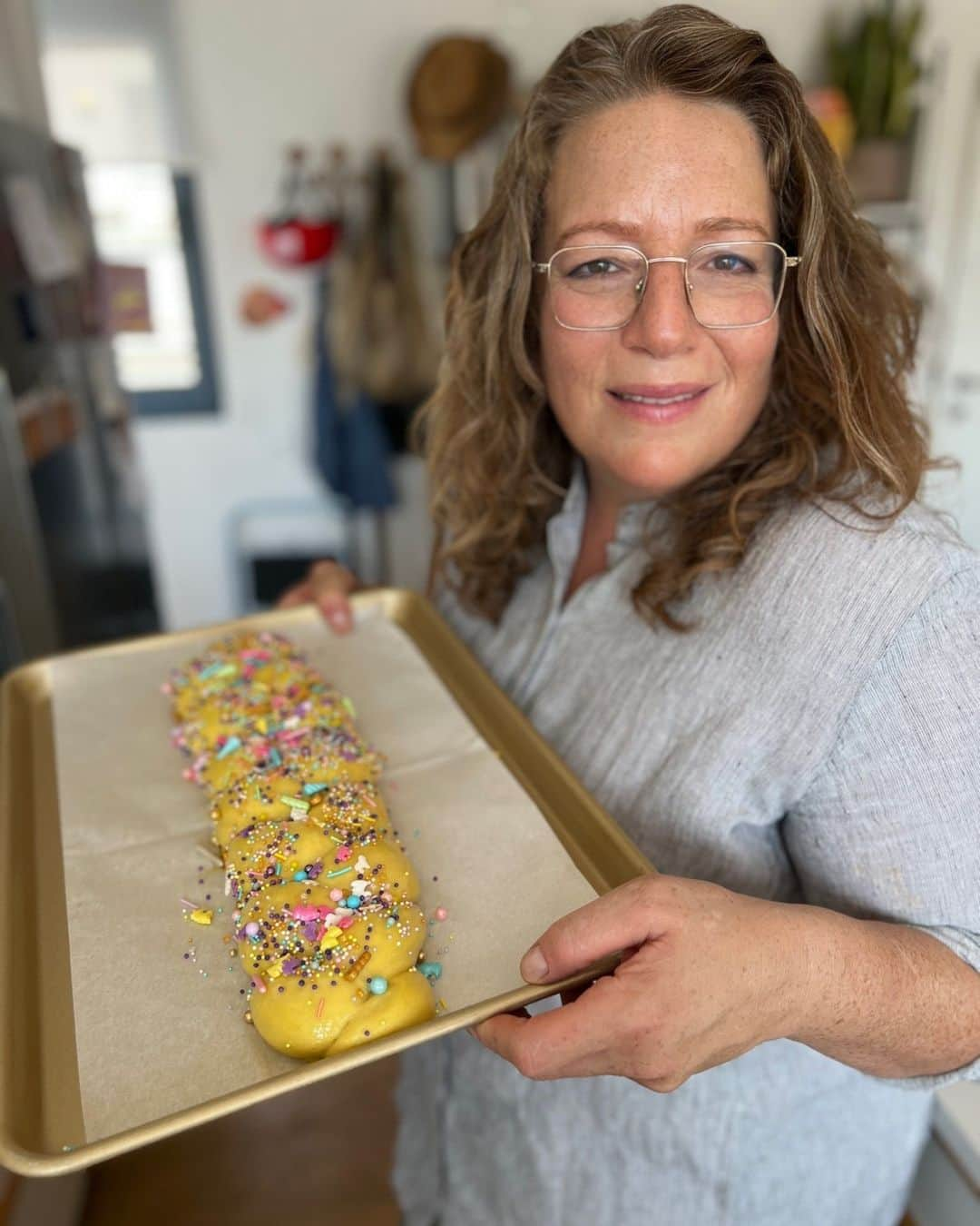 クリッシー・テイゲンさんのインスタグラム写真 - (クリッシー・テイゲンInstagram)「This Challah wants to party. Luna’s Sprinkle Challah is basically the classic braid, with edible confetti. No special occasion needed. Just get out your Cravings Bake-Anything Sheet Pan and follow Adeena’s easy recipe – then go bonkers with sprinkles. Nevermind the mess. We think sprinkles make the floor look happy.」9月7日 1時50分 - cravingsbychrissyteigen