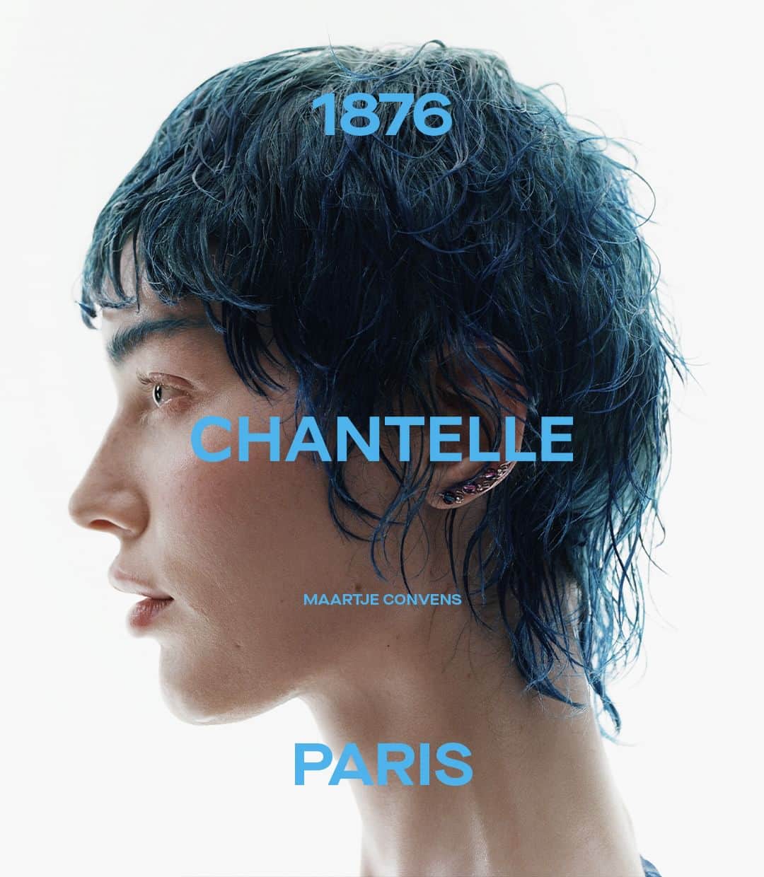 のインスタグラム：「MAARTJE IN "CHAMPS ELYSEES" FOR CHANTELLE SPRING-SUMMER 2023.  PHOTOGRAPHED BY RENAUD CAMBUZAT IN PARIS, FRANCE.  ______________  Model @maartjeconvens  Shot by @renaudcambuzat  Styled by @natachavoranger  Hair and beauty @christosvourlis  Set design @naralee_creative   #Chantelle #ChantelleSS23」