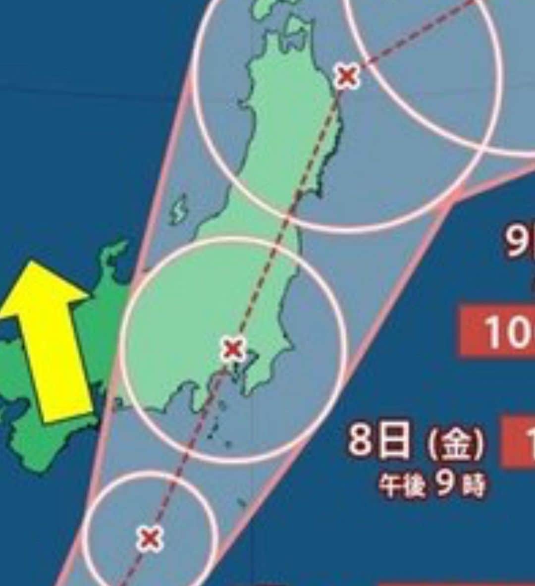 笠井信輔さんのインスタグラム写真 - (笠井信輔Instagram)「台風13号が❗️❶  なんですと！  いきなりすみません 今、ニュースを見ていたら 台風13号が 8日金曜日に関東直撃！  いや、これは大変だ というのも 金曜日は午後、大阪で「そこまで言って委員会」の収録があるんです  当然、読売テレビのスタッフからは「台風が心配なので、前日入りしませんか」 とのご案内がありました  しかし、今、前日入りできるスケジュールでは無いのです  そこで、当日、金曜日早朝1番の新幹線で大阪入りを目指すことにしました  またまた、交通トラブルの巻なのか！  計画運休の場合は、出来る限りのスケジュール変更を考え 前日入りも想定しなければいけません  こればっかりは、台風の進路とにらめっこ 台風シーズン到来です」9月7日 2時02分 - shinsuke.kasai
