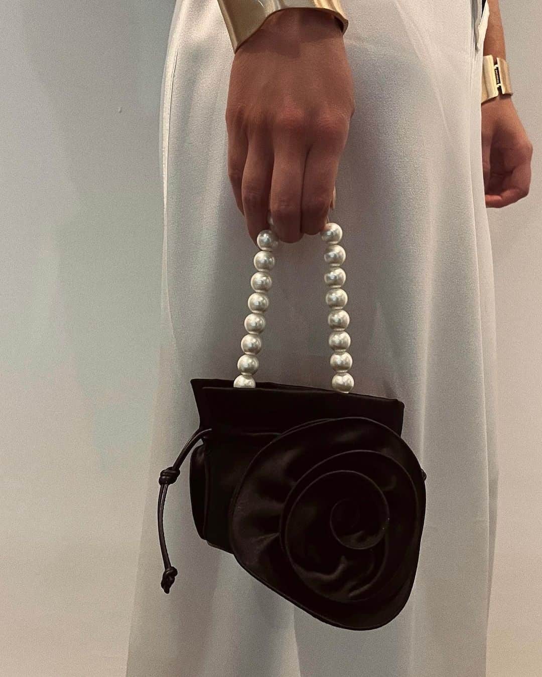 Mollie Kingさんのインスタグラム写真 - (Mollie KingInstagram)「Date Night #NTAs ❤️  Dress - @victoriabeckham  Shoes and bag - @magdabutrym   📸 photo by @davebenett」9月7日 2時10分 - mollieking