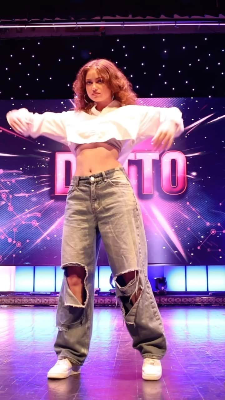 のインスタグラム：「Freestyling to my own music hits so different 🥲 (FULL PERFORMANCE ON YOUTUBE)」