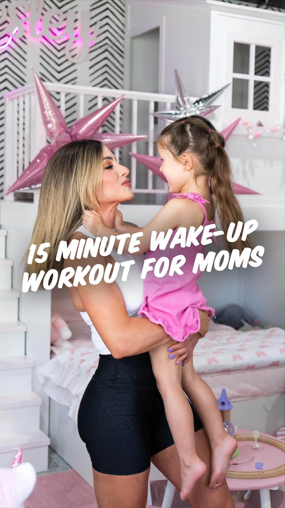 Paige Hathawayのインスタグラム：「Quick Morning Boost!  15 minute Wake-Up Workout for Moms.  Calling all busy moms! Mornings just got better with my ‘Quick Morning Boost’ workout. In just 15 minutes, energize your day and show self-care some love. Let’s make every morning a step towards a healthier you! 💪   🫶🏼 Double Dead Snatch  🫶🏼 Alternate Row to Sprawl 🫶🏼 RDL to reverse Lunge Curl  🫶🏼 Skull Crusher to Sit Up 🫶🏼 Walkout to Hand Release Push-Up  Preform each movement for 40 seconds with a 20 second rest in between. Repeat 3 rounds.   TAG/SEND to a fellow mom who needs a quick dose of energy, and let’s boost our mornings together! SAVE this workout for your daily routine and feel the difference 💥🌞  6 days until my special announcement. Who’s excited?! 👀  #BusyMomFitness #MorningBoost” #HealthyHabits #MomLife”」