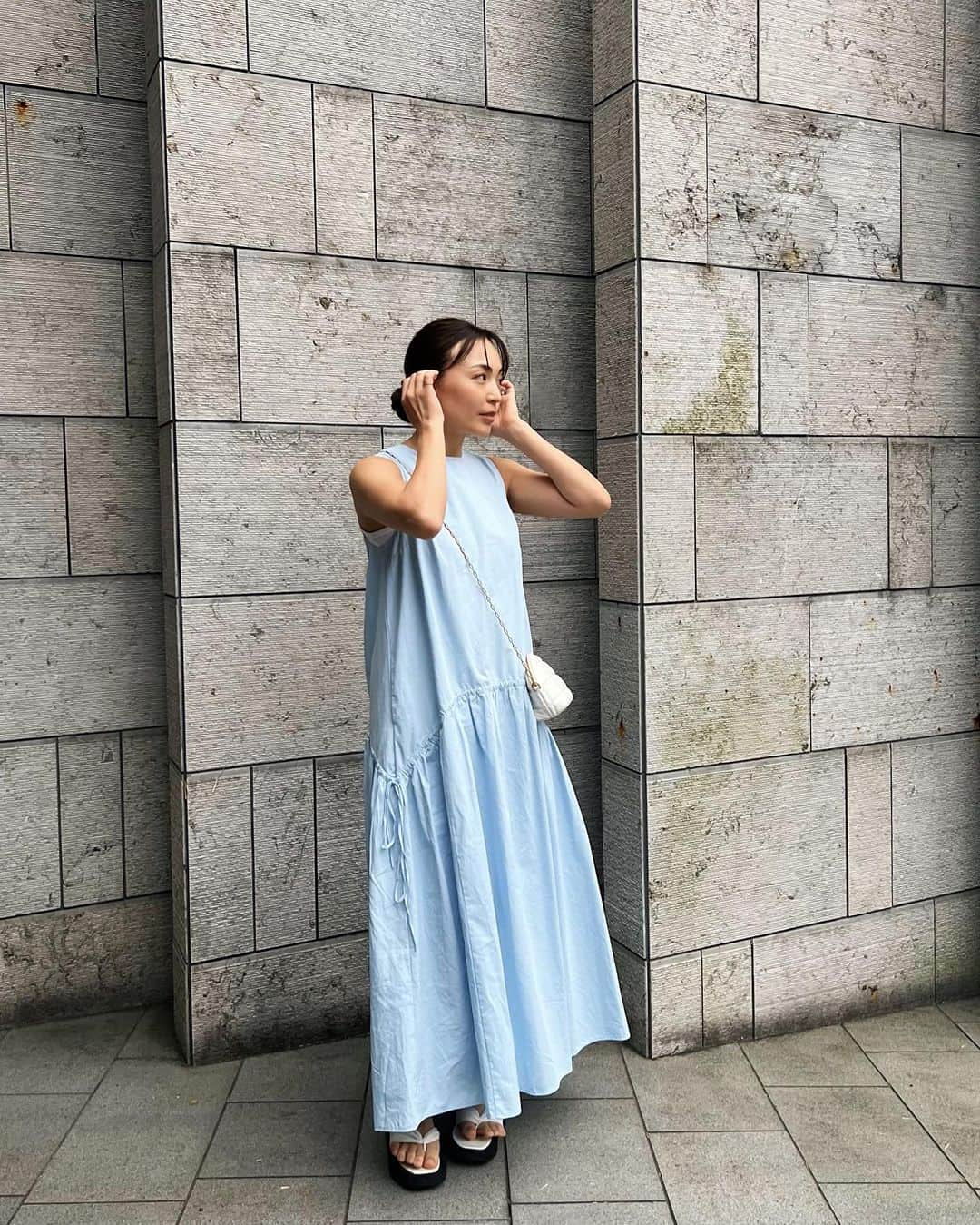 里見茜さんのインスタグラム写真 - (里見茜Instagram)「特別な日じゃなくても、 お花を貰えるのは凄く嬉しい。💐  家に花が飾ってあるだけでなんだか癒されて、家の雰囲気も気持ちも明るくなるから☺️🫧  #とあるお仕事で ♡ #ありがとうございました  #花のある暮らし」9月6日 17時33分 - satomiakane