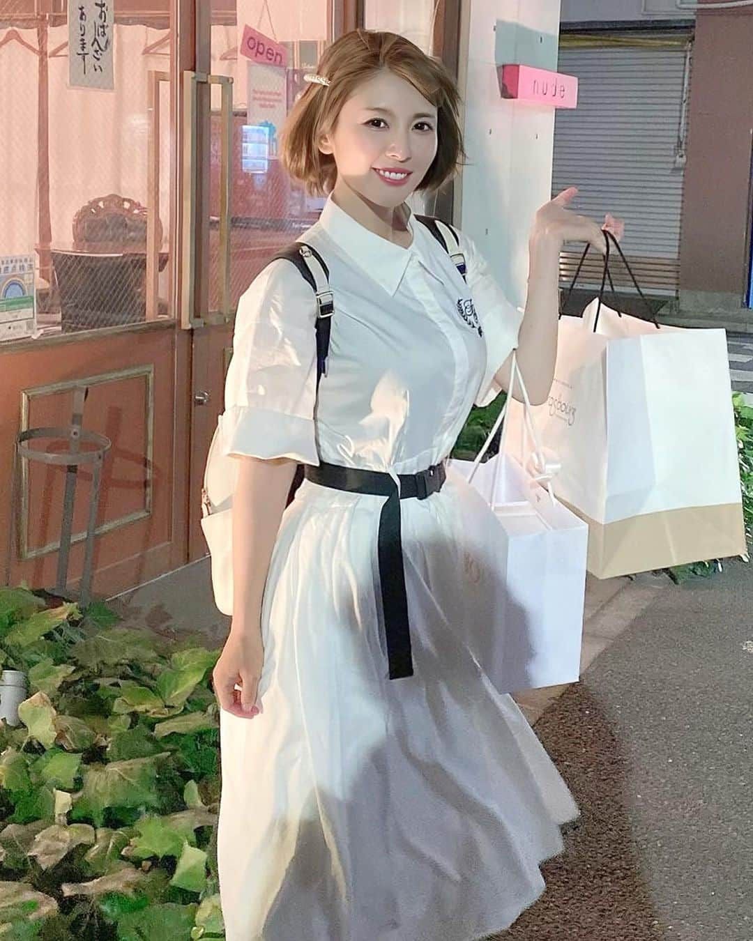 井上直美さんのインスタグラム写真 - (井上直美Instagram)「昨日はハニーのお店へ♡ 今年の誕生日をお祝い出来なかったのが心残りで3ヶ月も経ってしまったので「何でもない日おめでとうぅ〜」になってしまいましたがケーキでお祝♡ 相変わらず知的で勘が良過ぎてそして美しい。最強です！！！！  　#お誕生日　#何でもない日おめでとう　#釣りガール　#花音たん」9月6日 17時40分 - naochingyo