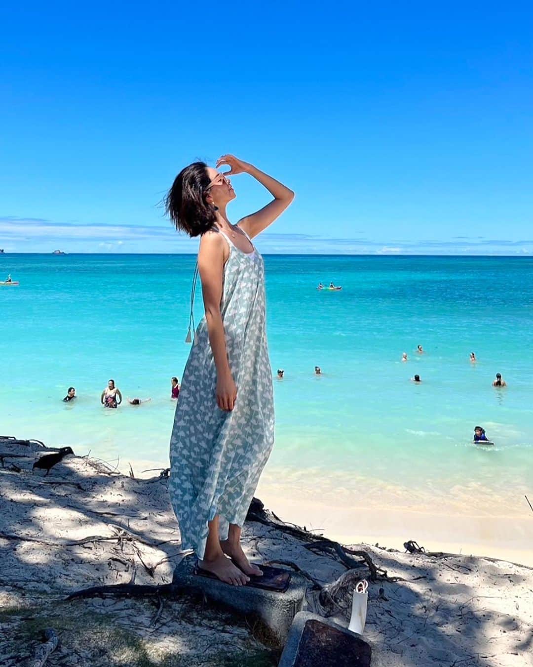 Angels By The Sea Hawaii Waikiki Based Boutiques ?Original clothing designed のインスタグラム：「水着の上から着ても、上にカーディガンを羽織っても、サラッと着心地の良い新作ドレス。  背中が大胆にあいていて、首の紐を調整するだけで素敵にフィット！  With its exquisite palm tree design, the Lanipo dress pays homage to the lush tropical landscapes of Hawaii. Its tie-back feature adds allure, enhancing your neckline and evoking a sense of goddess-like elegance.  Created with comfort in mind, the Lanipo dress is made from lightweight and breathable fabrics. Handcrafted with care in Indonesia, this dress captures the essence of Hawaii, where every stitch tells a story of paradise.  👗 Lanipo Hawaiian Palm Tree Dress 📸 @mayumi_hawaii thank you so much🩷 📍 Kailua Beach, Hawaii  @angelsbythesea has been Hawaii’s resort fashion brand based in Honolulu, Hawaii, since 2010. Please visit our online store 🌺www.angelsbytheseahawaii.com Owner Designer Nina Thai (Miss Waikiki) @nina_bythesea (日本語勉強中📚🙇🏻‍♀️) Please feel free to tag your pic for a chance to be featured!  ハワイのリゾートファッション、 エンジェルズバイザシー はミスワイキキである Nina Thai によって作られたハワイオリジナルファッションブランドです🌴日本語ウェブサイトはこちら www.angelsbytheseahawaii.jp  ハワイやリゾートファッションが好きな人は是非私達のアカウントをフォローして下さい🙌また私達の商品をポストする際にタグ付けしていただいたら私達からリポストされるチャンスがあります  #angelsbytheseahawaii #angelsbythesea #resortwear #hawaii #waikiki #supporthawaii #sheratonwaikiki #bandeau #palmleaves #hawaiibeaches  #ハワイ #ワイキキ #カイルア #ラニカイビーチ #シンプルコーデ #ハワイ好きな人と繋がりたい #エンジェルズバイザシーハワイ #エンジェルズバイザシー #リゾートファッション #ハワイに恋して #ハワイ限定 #シェラトンワイキキ #ワイキキビーチ」