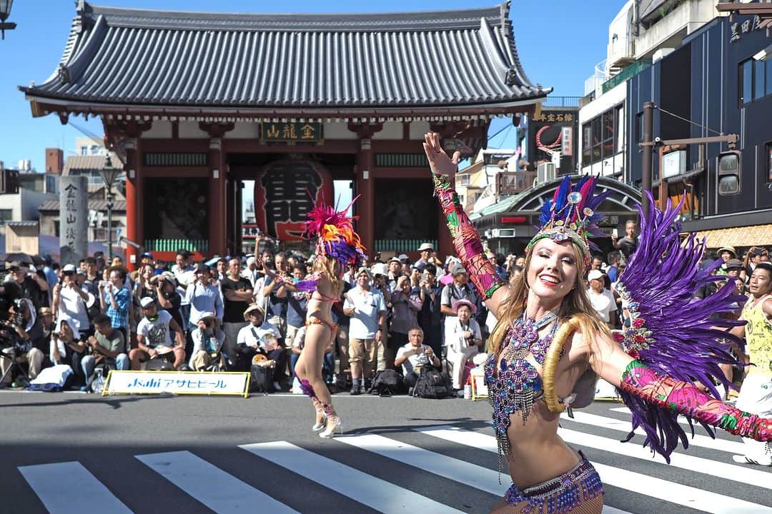TOBU RAILWAY（東武鉄道）さんのインスタグラム写真 - (TOBU RAILWAY（東武鉄道）Instagram)「. . 📍Asakusa – Asakusa Samba Carnival The Samba Parade brings a close to summer in Asakusa . The Asakusa Samba Festival will be held on Asakusa Kaminarimon-dori Street from noon on Sunday, September 17, 2023. The enthusiastic dancers take their cues from the Carnival in Rio de Janeiro in Brazil. They wear flashy costumes and perform passionate dances that are absolutely stunning! Once a year on this day only, Samba rhythms ring out through Asakusa. Be sure to see the unforgettable Asakusa Samba Festival, a large-scale event that brings summer in Asakusa to a close!  . . . . Please comment "💛" if you impressed from this post. Also saving posts is very convenient when you look again :) . . #visituslater #stayinspired #nexttripdestination . . #asakusa #samba #sambacarnival #placetovisit #recommend #japantrip #travelgram #tobujapantrip #unknownjapan #jp_gallery #visitjapan #japan_of_insta #art_of_japan #instatravel #japan #instagood #travel_japan #exoloretheworld #ig_japan #explorejapan #travelinjapan #beautifuldestinations #toburailway #japan_vacations」9月6日 18時00分 - tobu_japan_trip