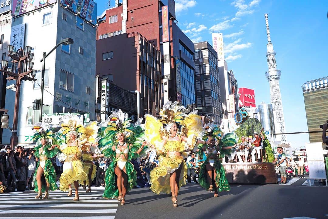 TOBU RAILWAY（東武鉄道）さんのインスタグラム写真 - (TOBU RAILWAY（東武鉄道）Instagram)「. . 📍Asakusa – Asakusa Samba Carnival The Samba Parade brings a close to summer in Asakusa . The Asakusa Samba Festival will be held on Asakusa Kaminarimon-dori Street from noon on Sunday, September 17, 2023. The enthusiastic dancers take their cues from the Carnival in Rio de Janeiro in Brazil. They wear flashy costumes and perform passionate dances that are absolutely stunning! Once a year on this day only, Samba rhythms ring out through Asakusa. Be sure to see the unforgettable Asakusa Samba Festival, a large-scale event that brings summer in Asakusa to a close!  . . . . Please comment "💛" if you impressed from this post. Also saving posts is very convenient when you look again :) . . #visituslater #stayinspired #nexttripdestination . . #asakusa #samba #sambacarnival #placetovisit #recommend #japantrip #travelgram #tobujapantrip #unknownjapan #jp_gallery #visitjapan #japan_of_insta #art_of_japan #instatravel #japan #instagood #travel_japan #exoloretheworld #ig_japan #explorejapan #travelinjapan #beautifuldestinations #toburailway #japan_vacations」9月6日 18時00分 - tobu_japan_trip