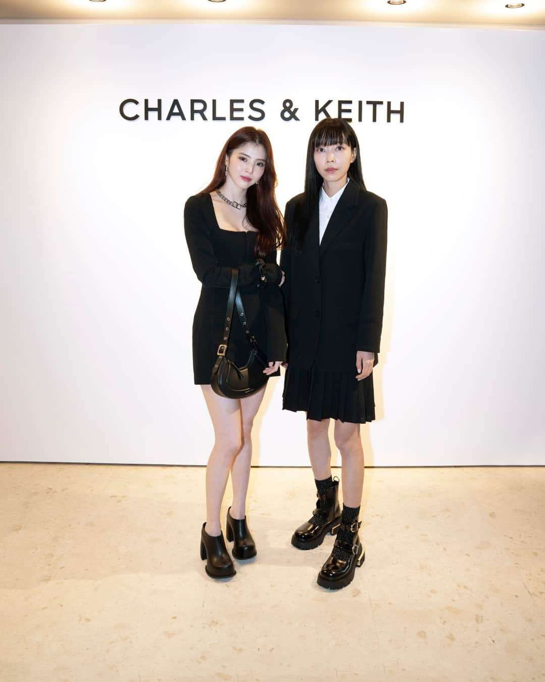 CHARLES & KEITH JAPAN CHARLES & KEITHさんのインスタグラム写真 - (CHARLES & KEITH JAPAN CHARLES & KEITHInstagram)「女優の @xeesoxee とイラストレーターの @henn_kim が、韓国初のフラッグシップストアであるCHARLES & KEITH 江南店のオープニングパーティーに登場。⁠ ⁠ #CharlesKeithPetra⁠ #CharlesKeithxHennKim⁠ #CharlesKeithFW23⁠ #チャールズアンドキース」9月6日 18時00分 - charleskeith_jp