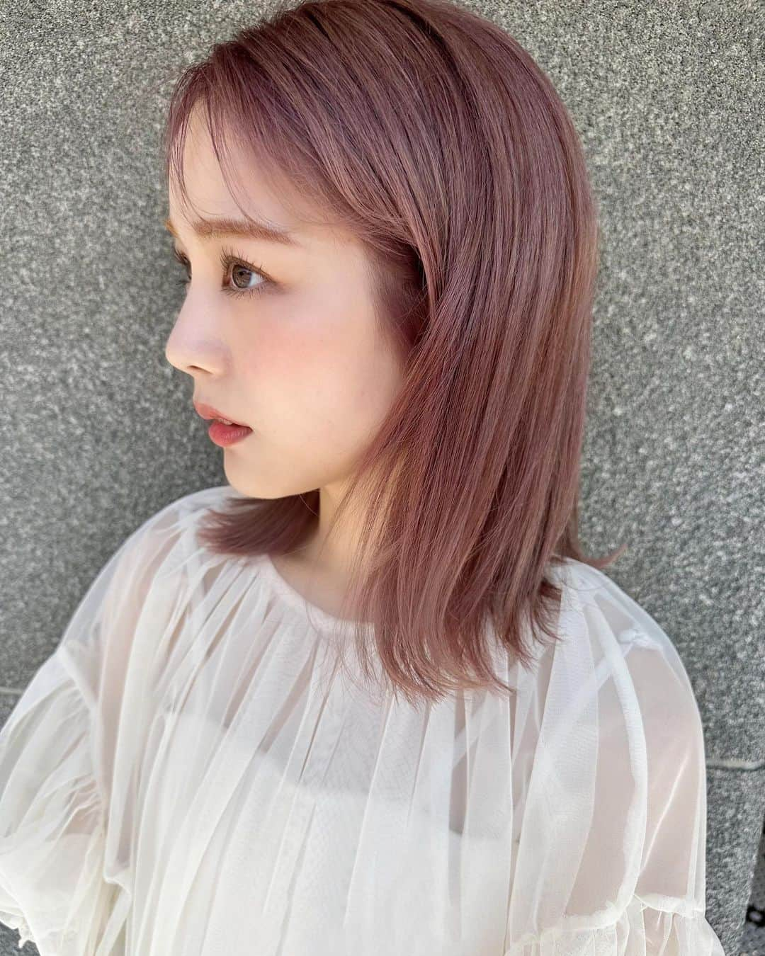 安中亜美のインスタグラム：「ㅤㅤㅤㅤㅤㅤㅤㅤㅤㅤㅤㅤㅤ ブロンドヘアからまたまたピンクヘアに🩷 ひと夏のブロンドヘア楽しかったな🤭 ㅤㅤㅤㅤㅤㅤㅤㅤㅤㅤㅤㅤㅤ そして安定のピンクが帰ってきてなんか落ち着く🤣 はるちゃんのヘアアクセブランド @sorella___by.tetote で ヘアアレンジもしてもらった💘  今回も楽しい時間と可愛い髪ありがとうございました🥹🙏🏻  #ピンクヘア#ヘアアレンジ#ヘアカラー#秋カラー#秋ヘア」