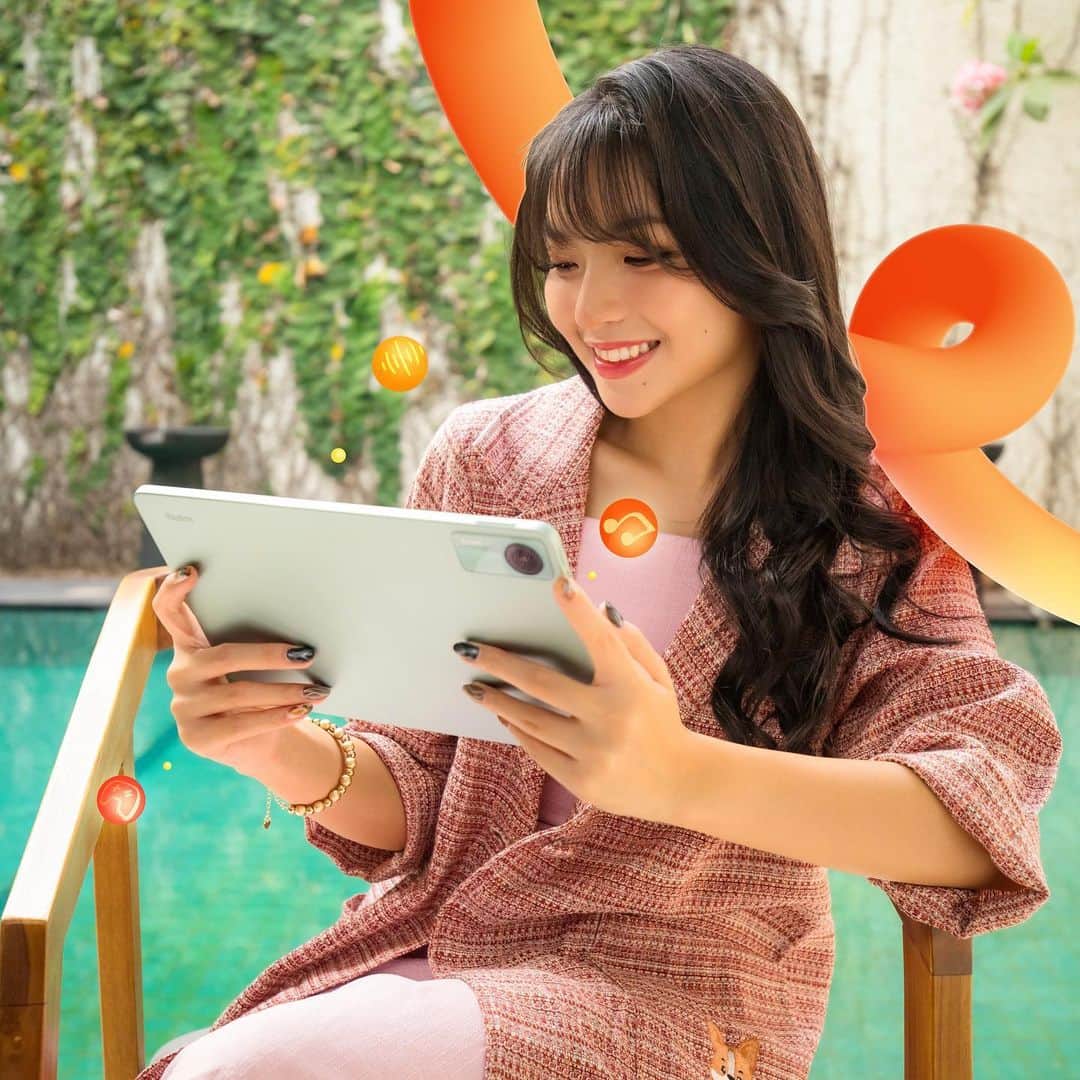 シャニア・グラシアのインスタグラム：「SEnyaman itu sama Redmi Pad terbaru dari @xiaomi.indonesia karena layarnya SEjernih itu buat nonton! 🫶🏻」
