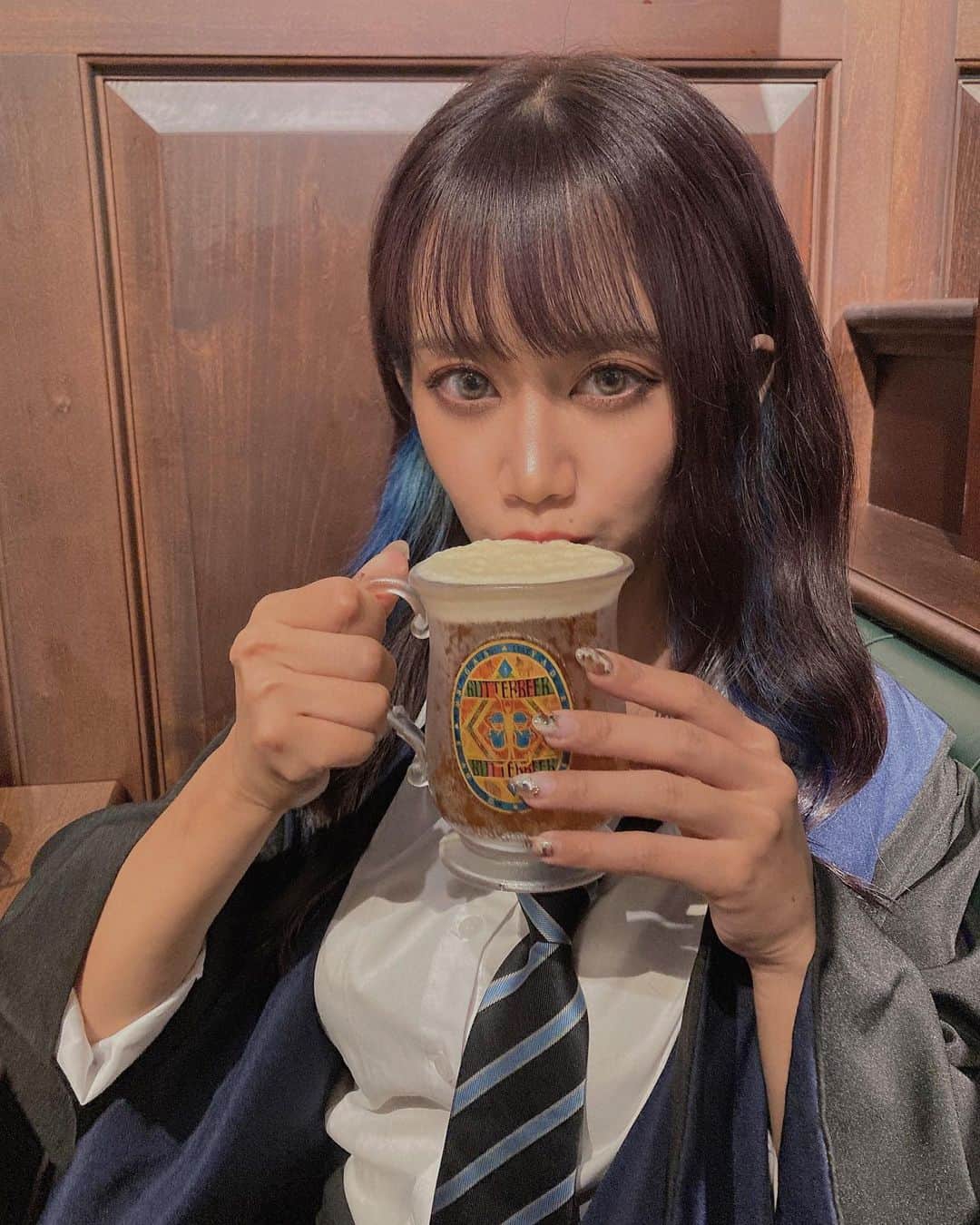 JULIEのインスタグラム：「バタービールでおひげ失敗した😂  #パリオン #バーレスク東京 #Tokyo #スニーカー女子 #小悪魔ageha #showclub #showDancer #fashion #l4f #l4l #selfie #ビジョビ#gal #followforfollowback #水着 #水着ギャル #Japanese #Japanesegirl #Japanesegravure #Love #Instagood」