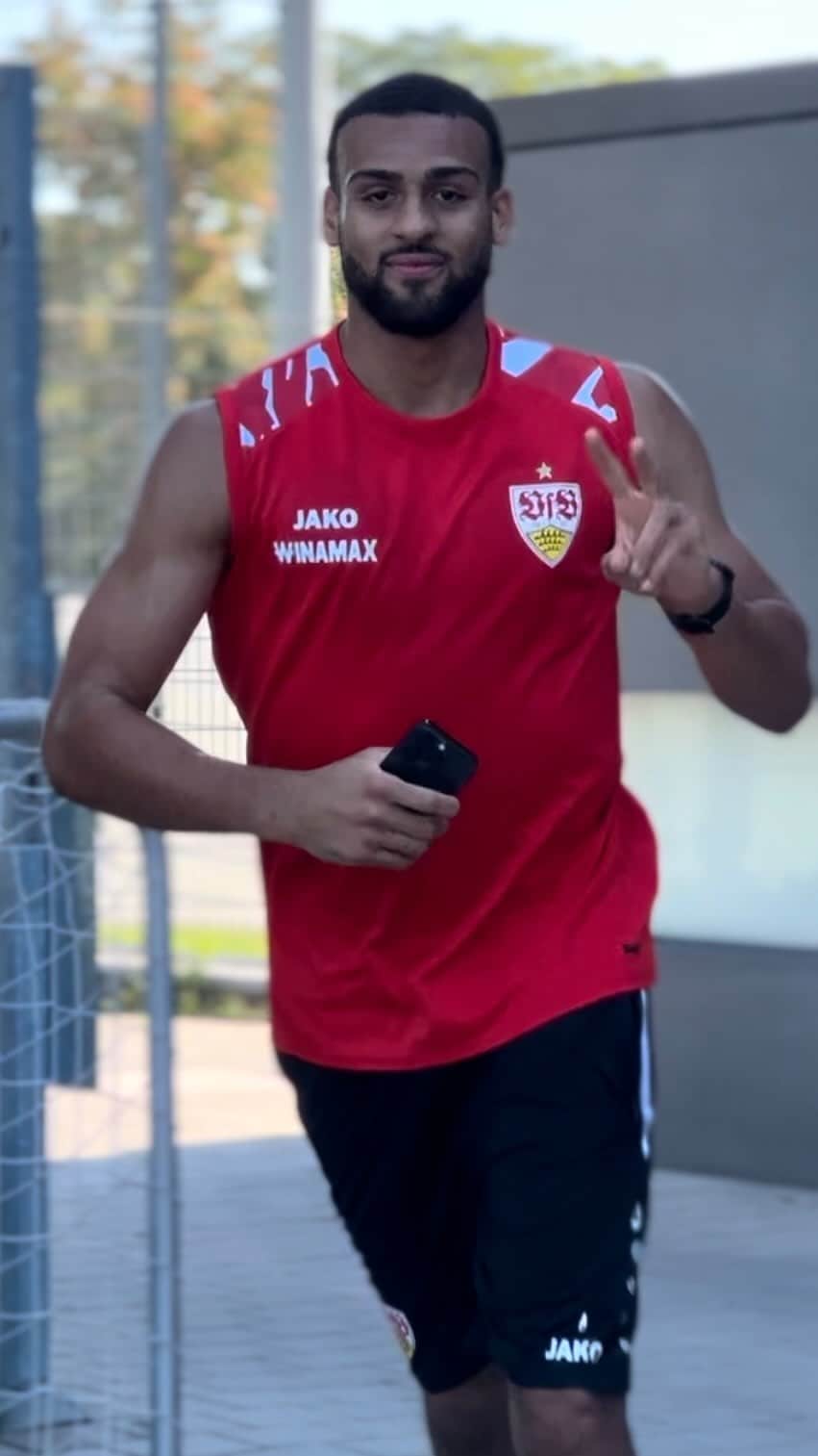 VfBシュトゥットガルトのインスタグラム：「@josha.v arbeitet an seinem Comeback! 👏🤩 Schritt für Schritt. 🔜  #VfB #vfbstuttgart #vfbstuttgart1893 #auscannstatt #furchtlosundtreu #VfBInsta」