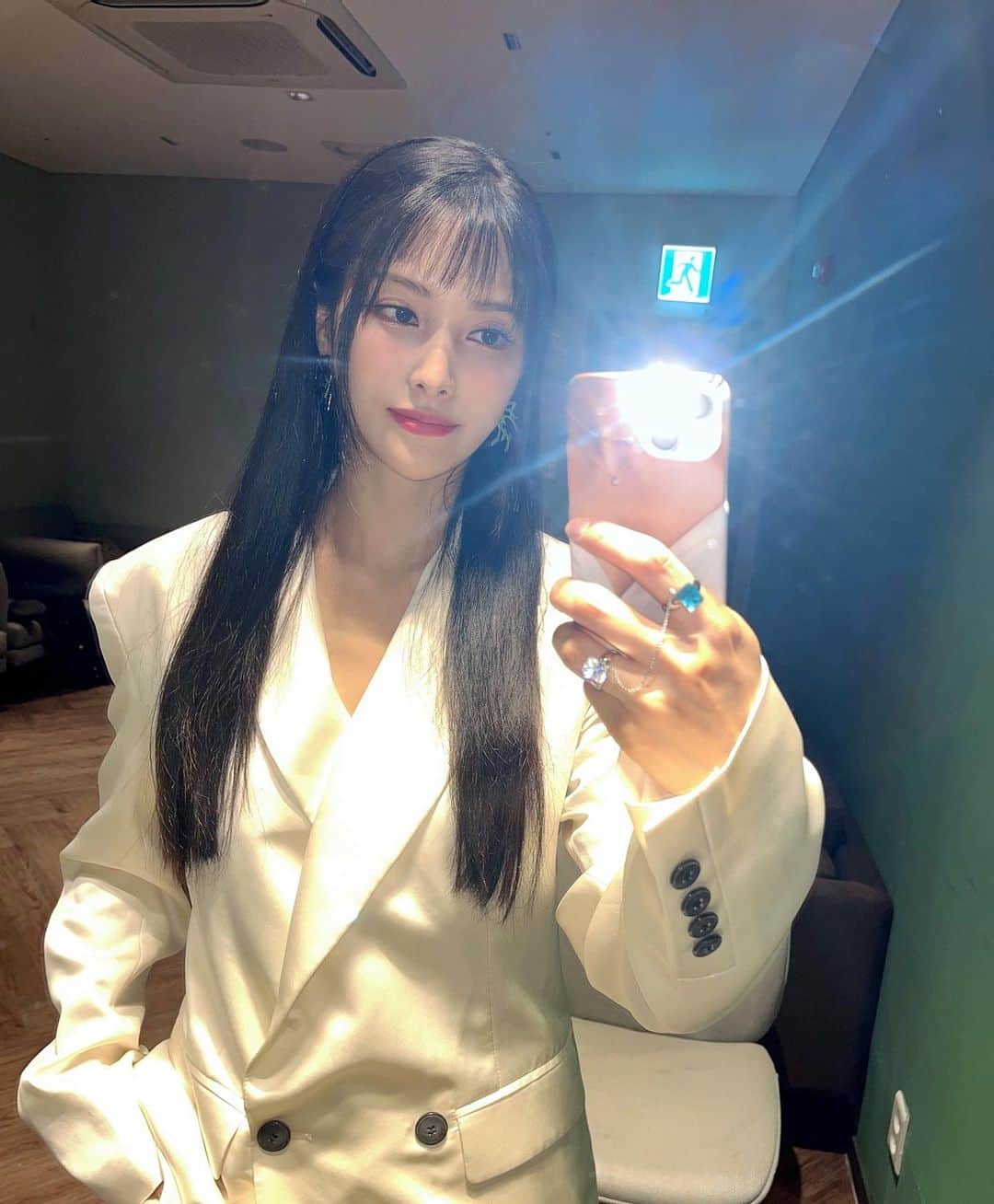 パク・ギュリのインスタグラム：「늦었지만 알유넥스트 막방 아일릿으로 돌아올 6명의 멤버들을 응원하며 :) 다른 친구들도 꼭 무대 위에서 만날 수 있기를! 모두들 반짝반짝 빛났어요 고생하셨습니다🙏🏻  #RUnext #illit」