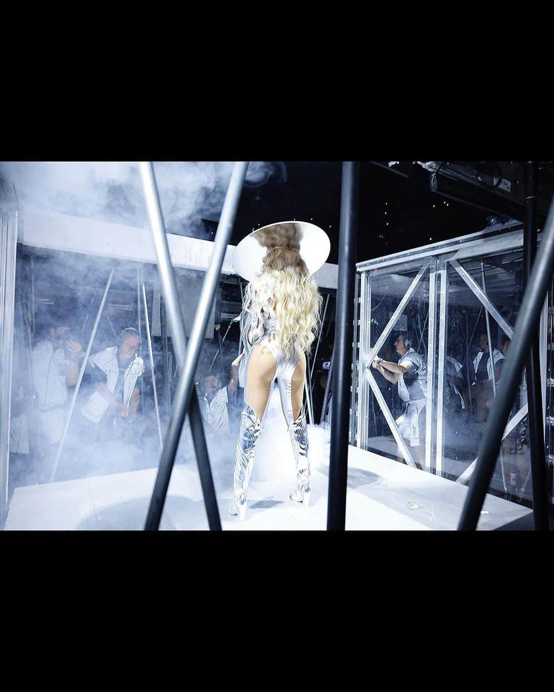 ミュグレーさんのインスタグラム写真 - (ミュグレーInstagram)「@beyonce wears custom Mugler by @cadwallader for her Renaissance World Tour.  - Stylist @shionat - #mugler」9月6日 18時23分 - muglerofficial