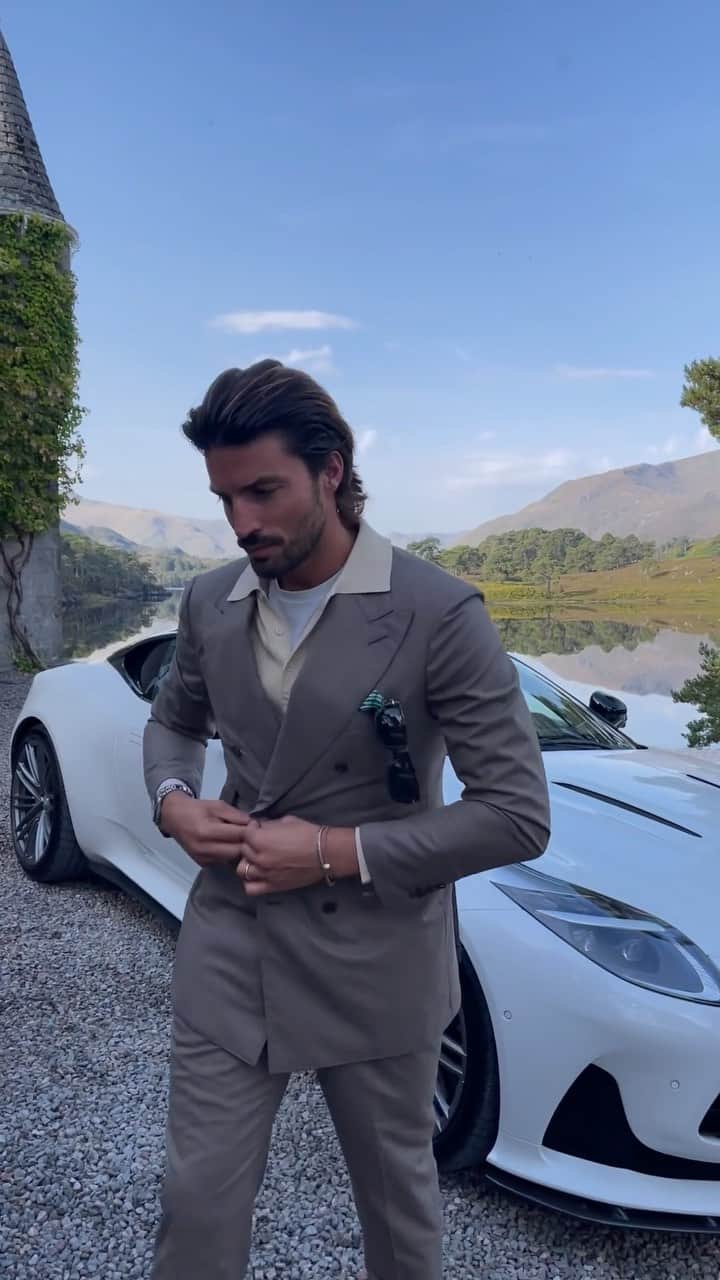 Mariano Di Vaioのインスタグラム：「Which one suits the DB12 better ? 🤍 @astonmartin   #scotlandtravel #menswear #travelphotography #astonmartin」