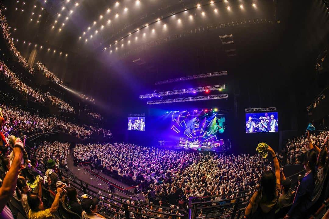 ナオト・インティライミさんのインスタグラム写真 - (ナオト・インティライミInstagram)「⠀ ¡Completé una gira de 20 shows en vivo durante dos meses! Me gustaría algún día hacer algo así en los países latinos. ¡ Ese es mi gran sueño! !  ーーーーー  全国ツアー、ファン感、イベント含め、 実に、20本に及ぶライブツアーを走り切ったど〜！ 最高だった。みんなありがとう！！ いつかラテンの国々でもこんな風にツアーでまわりたい。 いつかきっと♪」9月6日 18時48分 - naotointiraymi_710