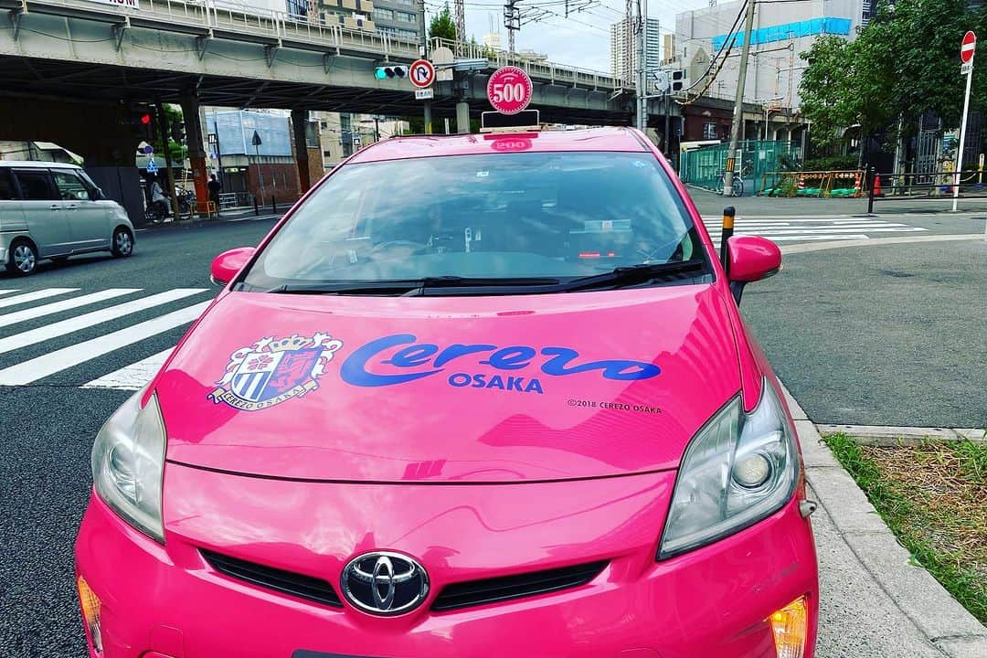 小坂明子のインスタグラム：「関西レッスンの帰りに乗ったタクシー。元気出るやん!」
