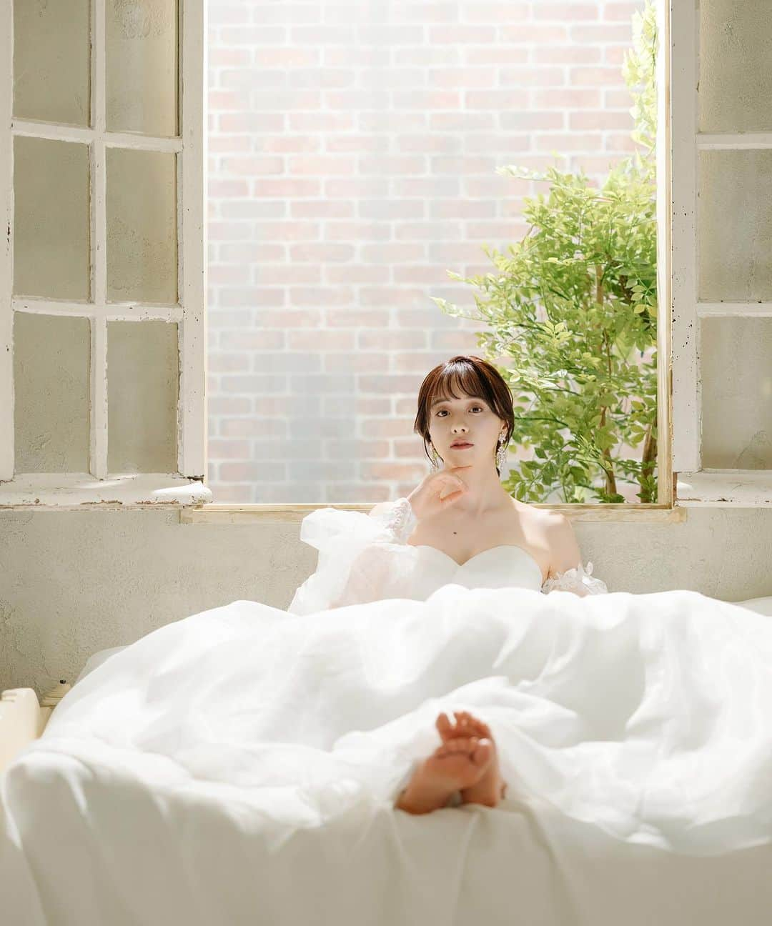 ♡プラコレWedding·⋆*さんのインスタグラム写真 - (♡プラコレWedding·⋆*Instagram)「. . PLACOLE＆DRESSY(プラコレ＆ドレシー) 9月cover タレント・モデル 森香澄  『個性が煌めく魔法の言葉』 “100人の人生に100通りに煌めく魔法をかける"をテーマに創設された ラグジュアリーブランドであるPLACOLE＆DRESSY。 私たちはウェディングドレスを中心に最先端で 価値あるものを発信するファッションメディアです。 個性を大切にするブランドだからこそ、その人の中にある、 たくさんの個性も、自分自身を認めてあげたい、そんな思いを込めて。  https://dressy.pla-cole.wedding/vol38-morikasumi  - 森香澄 1995年6月16日生まれ。東京都出身。 2019年4月にテレビ東京に入社後、この春よりフリーに転身。 TikTokのフォロワーは約54万人、 Instagramのフォロワーは46万人超え。 with onlineで座右の銘をタイトルにした連載 『森香澄のエンタメ道 向き不向きより前向き』をスタート！ . . #森香澄 #カバーモデル #特別な時代を過ごす花嫁へ #プラコレ #DRESSY花嫁 #美花嫁図鑑 #farnyレポ #プレ花嫁 #卒花 #花嫁 #卒花嫁 #結婚 #結婚式 #プレゼント #ウェディングドレス  #結婚観 #ウェディングフォト #取材 #インタビュー #芸能人 #女優 #モデル #プロポーズ #プロポーズされたら #ドレス迷子 #運命のドレス  #dressyonline」9月8日 10時00分 - placole_dressy