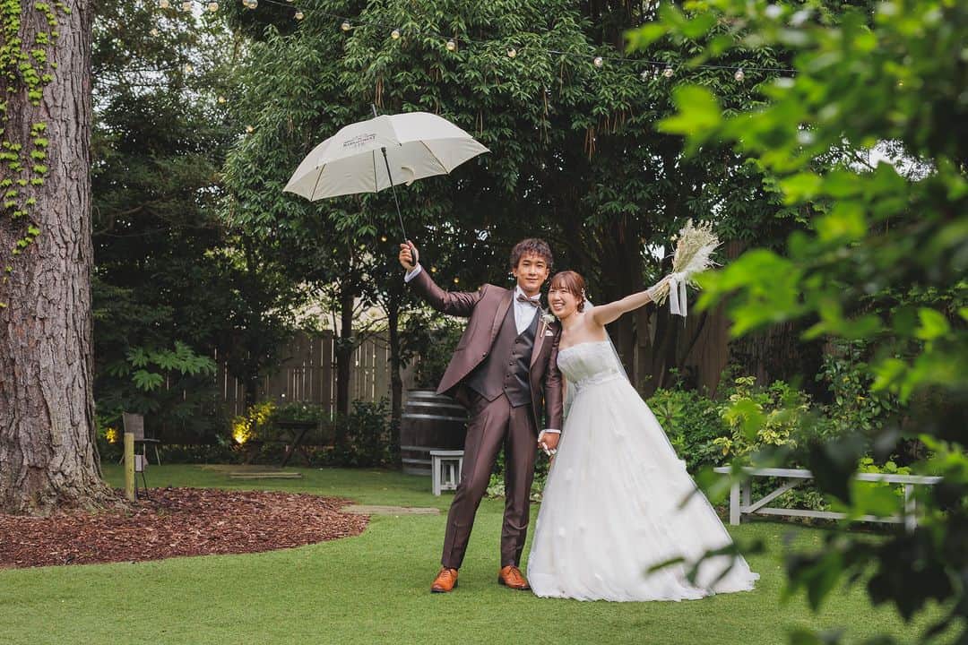 BARN&FOREST148のインスタグラム：「@barn_and_forest148 #100年後も語り継がれる結婚式 ・ ・ Best Day Ever…*  ブライダルフェアのご予約やお問合せは InstagramのDMでも承っております*  #結婚式ツーショット #ツーショット #結婚式 #挙式写真 #千葉花嫁 #ナチュラルウエディング #バーンアンドフォレスト148 #ウエディングフォト #結婚式写真 #ウエディング撮影 #ガーデンウエディング #barnandforest148 #卒花嫁 #プレ花嫁 #千葉結婚式 #バーンウエディング #weddingphotography #barnwedding #ラスティックウエディング #バーンアンドフォレスト #ガーデン挙式 #148花嫁 #流山おおたかの森 #千葉結婚式場 #結婚式場」