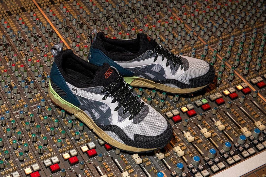 のインスタグラム：「・ 【9/7 NEW IN】  ASICS 1203A283.020 GEL-LYTE V ￥16,500（税込）  GEL-LYTE V　RETROTRAIL Pack は、さまざまなアウトドアシーンからインスピレーションを受けています。 スエード素材、丸みを帯びたラウンドシューレース、バリスティックメッシュのディテールがアッパーに施されています。 これらをの要素を、自然界に見られる落ち着いた色合いをイメージしたニュートラルなトーンで仕上げています。 さらに、1993年に初めて市場に登場した時と同じように、ミッドソールのかかと部には特徴的な波打つデザインも継承しています。  お取り扱い店舗： ABC-MART SPORTS札幌ｽﾃﾗﾌﾟﾚｲｽ店 ABC-MART GRAND STAGEららぽーとTOKYO-BAY南館店 ABC-MART GRAND STAGE銀座店 ABC-MART GRAND STAGEﾀﾞｲﾊﾞｰｼﾃｨ東京 ﾌﾟﾗｻﾞ店 ABC-MART GRAND STAGE原宿店 ABC-MART GRAND STAGE渋谷店 ABC-MART新宿本店 ABC-MART GRAND STAGEﾗｿﾞｰﾅ川崎店 ABC-MART GRAND STAGEららぽーと横浜店 ABC-MART GRAND STAGE横浜西口店 ABC-MART GRAND STAGEららぽーと磐田店 ABC-MART GRAND STAGEららぽーと愛知東郷店 ABC-MART GRAND STAGE名古屋栄店 ABC-MART GRAND STAGE新京極店 ABC-MART GRAND STAGEｲｵﾝﾓｰﾙKYOTO店 ABC-MART GRAND STAGE京都四条店 ABC-MART GRAND STAGE大阪店 ABC-MARTなんばCITY店 ABC-MART GRAND STAGEあべのｷｭｰｽﾞﾓｰﾙ店 ABC-MART GRAND STAGE LINKS UMEDA店 ABC-MART GRAND STAGE梅田店 ABC-MART GRAND STAGE神戸ﾊｰﾊﾞｰﾗﾝﾄﾞumie店 ABC-MART GRAND STAGEｱﾐｭﾌﾟﾗｻﾞ博多店 ABC-MART GRAND STAGEｲｵﾝﾓｰﾙ沖縄ﾗｲｶﾑ店  ABC-MART GRANDSTAGE ONLINE STORE  https://gs.abc-mart.net/calendar/   #abcmart #abcマート #ABCGS #ASICS #GEL_LYTE_V #1203A283020」