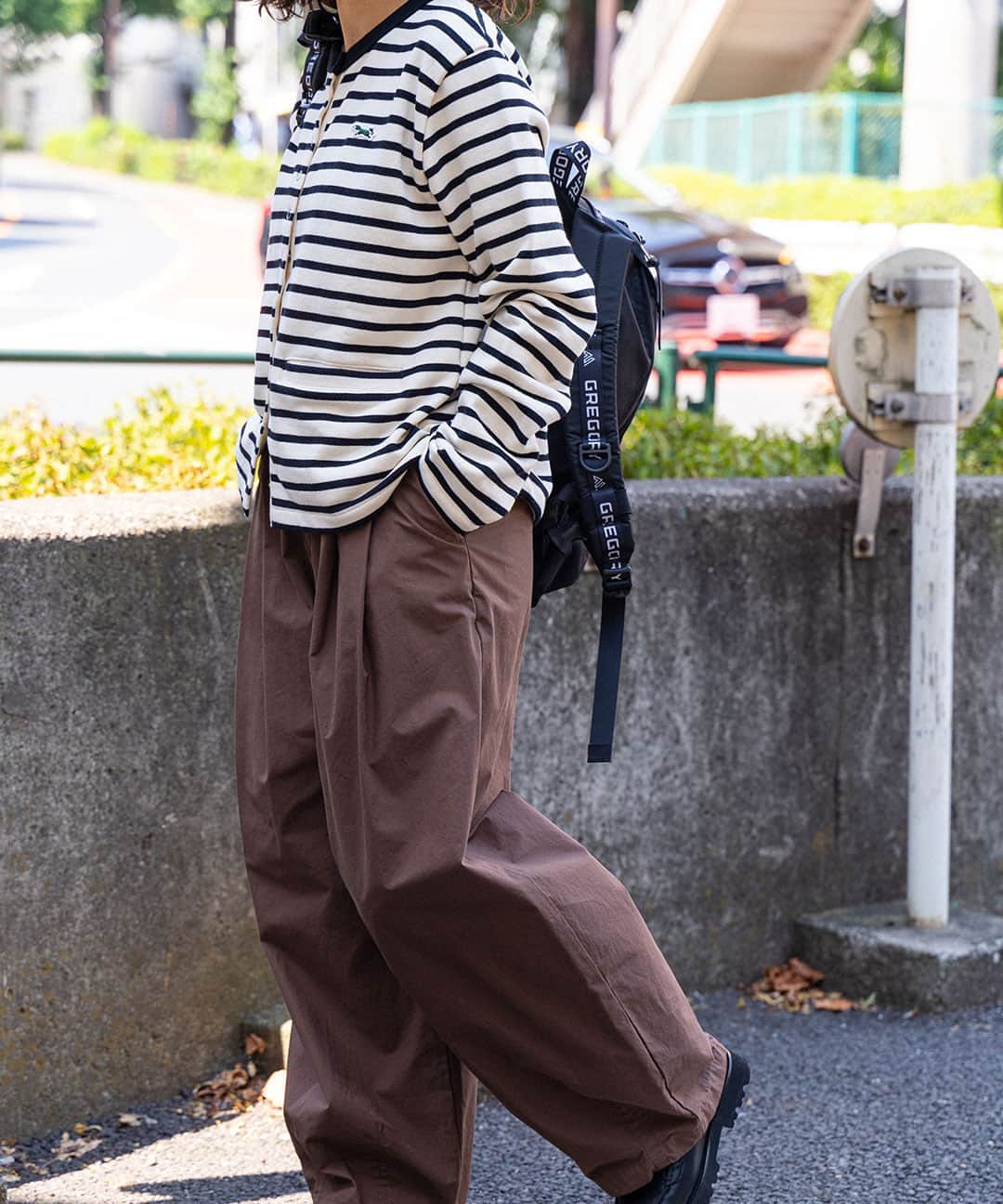 フリークスストアさんのインスタグラム写真 - (フリークスストアInstagram)「-スタンダードなシルエットで使い勝手の良いコットンカーディガン-  幅広いテイストにマッチするベーシックなカーディガンはいつも常備していたいアイテム。 カーディガンとしてカジュアルなプリントTに重ねたり、季節の変わり目はタンクトップやキャミソールの上に羽織りヘルシーなスタイルもオススメです。  TOWN CRAFT × FREAK'S STORE コンパクト カーディガン 問い合わせ番号:1124248900273 価格:¥6,996(tax in)  カラー:ナチュラル/ブラック/ブラウン/ピンク/ボーダー サイズ:FREE  ▶︎画像をタップして商品情報をチェック！  ≪開催中のキャンペーン≫ オンラインストア限定のタイムセール開催中❗️ 最大2,000円OFFクーポン&ポイント3倍キャンペーンも🔥 ▶詳細はTOPページ( @freaksstore_official )のURLからNewsをご覧ください。  #freaksstore #フリークスストア #freaksstore23fw #freaksstoreofficial #freaksstore_women」9月6日 19時01分 - freaksstore_official
