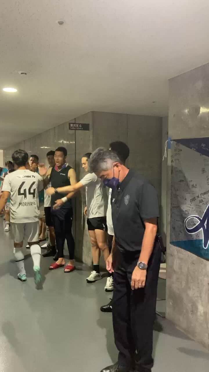 アビスパ福岡のインスタグラム：「選手ロッカーアウトシーンをお届けしました。  本日のルヴァンカップFC東京戦応援よろしくお願いします。  #アビスパ福岡」