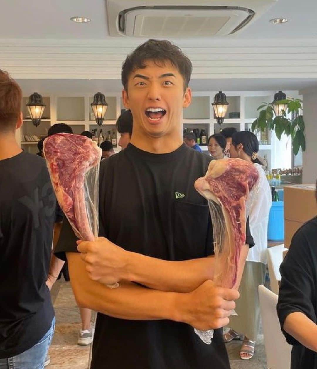 徳南堅太さんのインスタグラム写真 - (徳南堅太Instagram)「🍖⚔️🍖  #肉 #トマホーク #フィレ #filet #tomahawk #meat」9月6日 19時14分 - tokunan