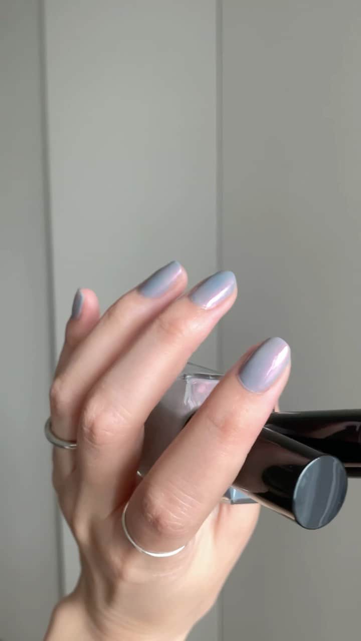 Shiho Sasakiのインスタグラム：「self nail💎 かわいい組み合わせみっけ🩵  product ・ ・ @addictionbeauty_official  THE NAIL POLISH + 031C London 033PR Opal Moon  #nail #polish」