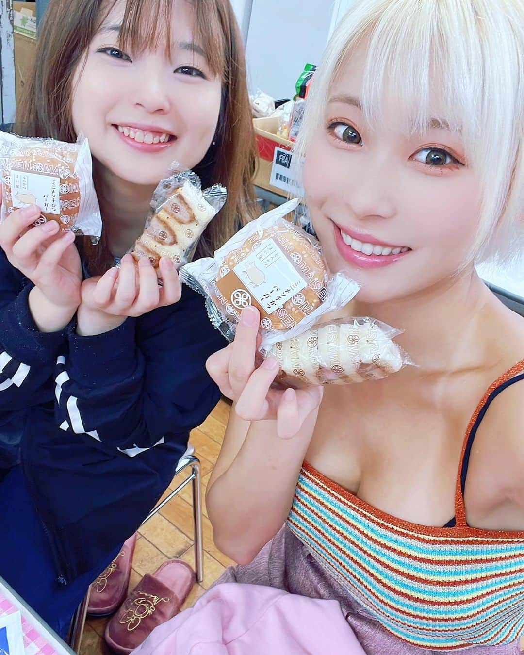 塚田綾佳さんのインスタグラム写真 - (塚田綾佳Instagram)「事務所から差し入れありました❤︎ ありがとうございますꕀ⋆✩°｡ ⸜(* ॑ ॑* )⸝  #まい泉 のカツサンド大好き(∩ˊᵕˋ∩)･*  2023.8/30~9/3  THE TOKYO BANDITs第6回本公演 『浦河さん家の夏模様2023』  #杉本彩良 役 塚田綾佳  ー #舞台 #浦河2023 #浦河さん家の夏模様 #役者 #上野ストアハウス  #金髪ショート #アイドルあやぽん #アイドル #塚田綾佳 #あやぽん」9月6日 19時08分 - tsukada_ayaka