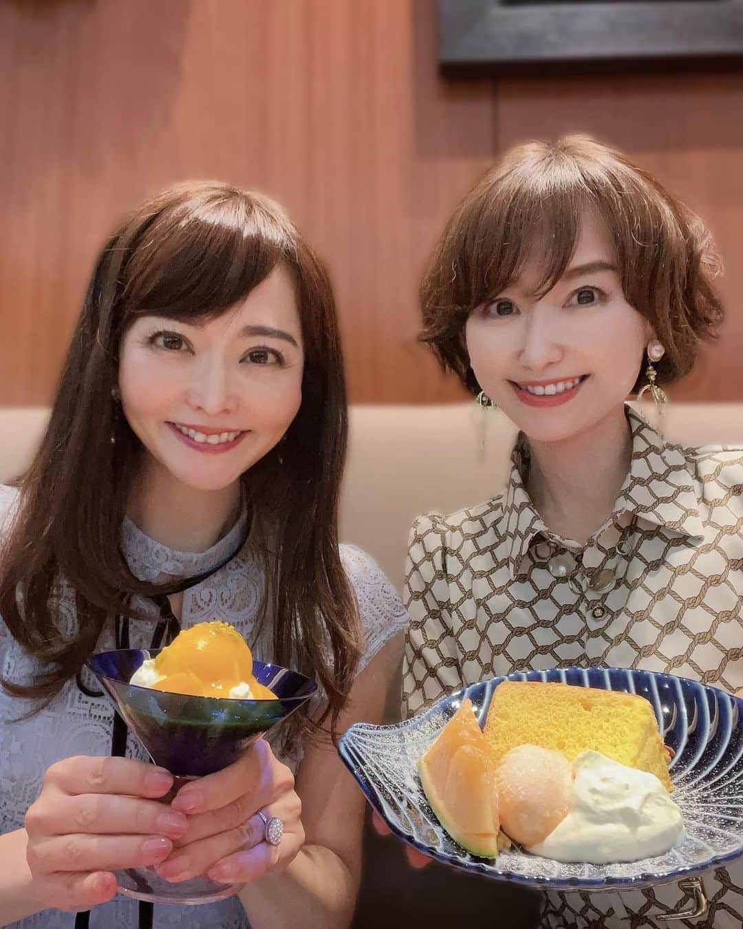 森雅子さんのインスタグラム写真 - (森雅子Instagram)「✨✨  亜紀ちゃんと大手町でランチ✨ @akis_smile_story   亜紀ちゃんが素敵なお店を予約してくれました。   ル・プーレブラッスリーうかい  @lepoulet_b_ukai   人気メニューの ロティサリーチキンのランチを 食べました。  すっごく柔らかくて美味しかった〜💕  久しぶりに会ったので 積もる話がいっぱい😊  食べるのとお喋りに夢中になっていたら あっという間に時間は過ぎていきました。  でもまたすぐ会えるので楽しみ✨  【ル・プーレブラッスリーうかい】 東京都千代田区大手町1-1-1 大手町パークビルディング1F 03-3217-5252  ・ ・  #ルプーレブラッスリーうかい #大手町グルメ #大手町ランチ #大手町ディナー #東京駅グルメ #東京駅ランチ #東京駅ディナー #ロティサリーチキン #東京グルメ #東京ランチ #丸の内 #大手町 #丸の内ランチ  #丸の内グルメ #lepouletbrasserieukai  #tokyostation #otemachi」9月6日 19時09分 - mako_marie_an