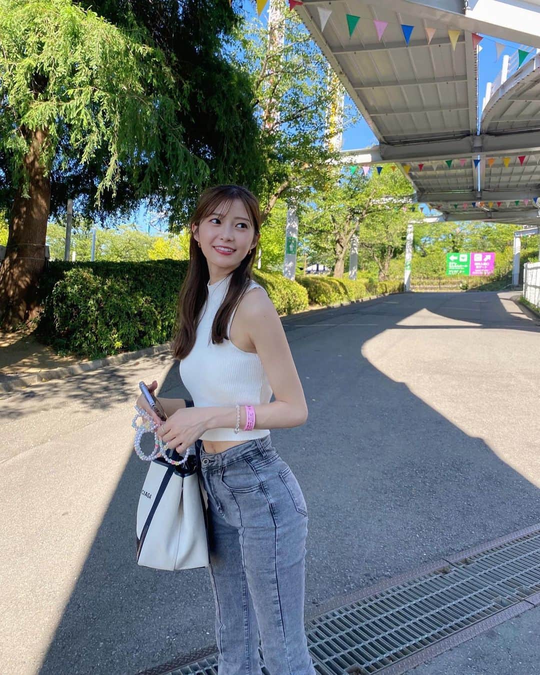 松川星のインスタグラム：「⁡ 遊園地って何歳になっても わくわくする🎠‪🍦‬」
