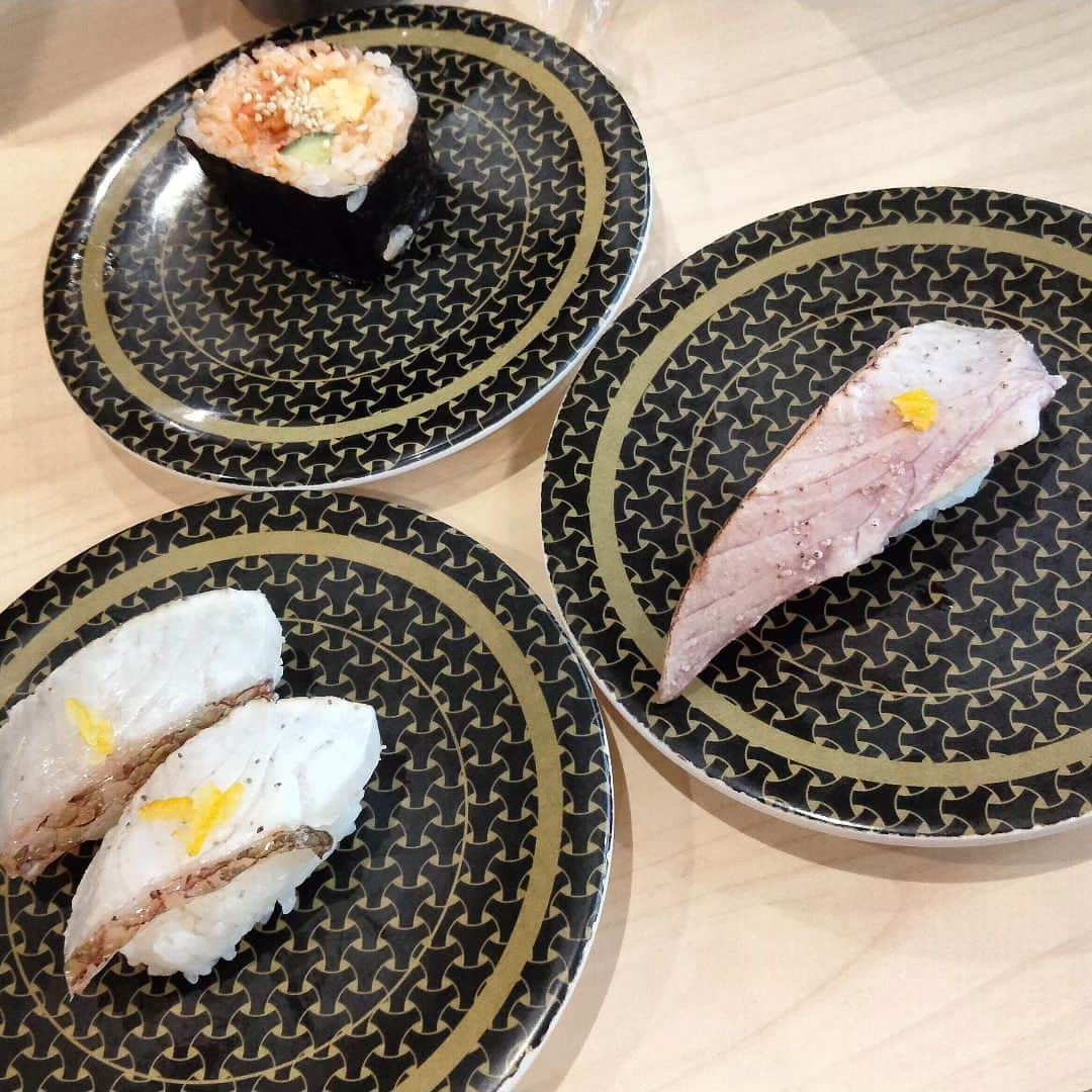 花瀬めぐみのインスタグラム：「#はま寿司 行ってきた🍣🍵 ⁡子供がはま寿司さんのポテトが大好きでねえ...🍟✨💕⁡ ⁡⁡しょっちゅう行きたがるのよ。」