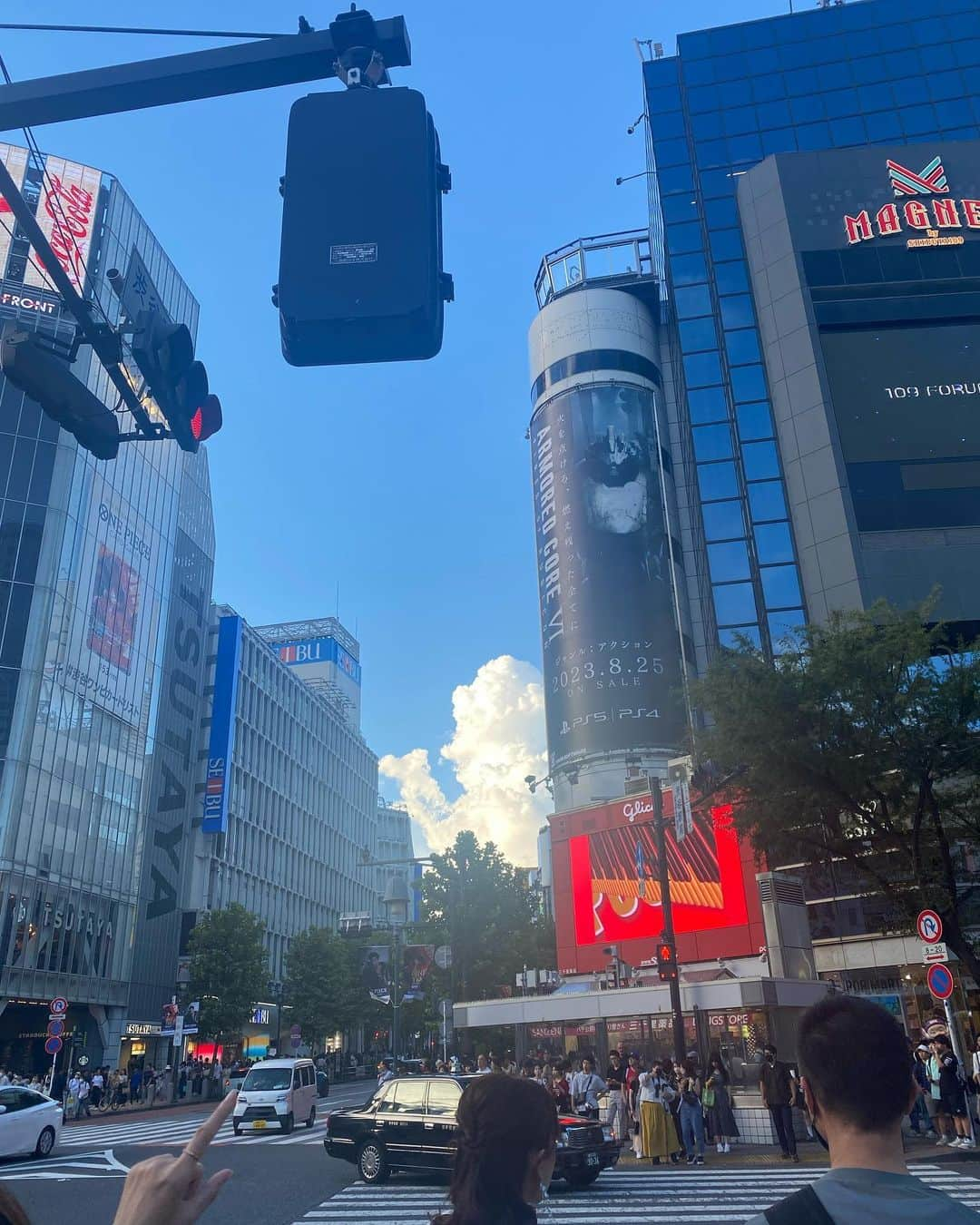 安斉奈緒美さんのインスタグラム写真 - (安斉奈緒美Instagram)「夏の空はいろんな表情してくれてそれだけで楽しかったな〜🫶🏽  海から見るグラデーションの空もビルの隙間から見える夏の雲もすごく好きっ☁️  最後のはどでかい🐩が現れたときの🤣見えるよね？？？」9月6日 19時32分 - naomiyogachan