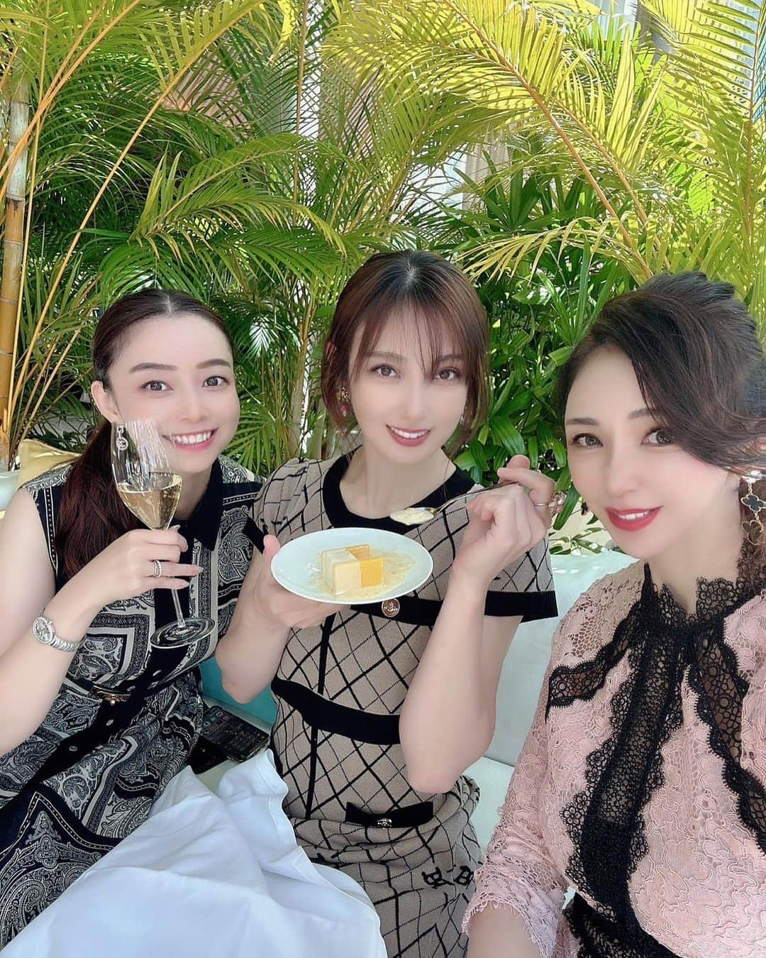 熊田曜子さんのインスタグラム写真 - (熊田曜子Instagram)「Afternoontea を頂きながら @popsocketsjapan のお披露目会📱✨ スイーツみたいに可愛い💗  #携帯　#アフターヌーンティー　#afternoontea」9月6日 19時42分 - kumadayoko