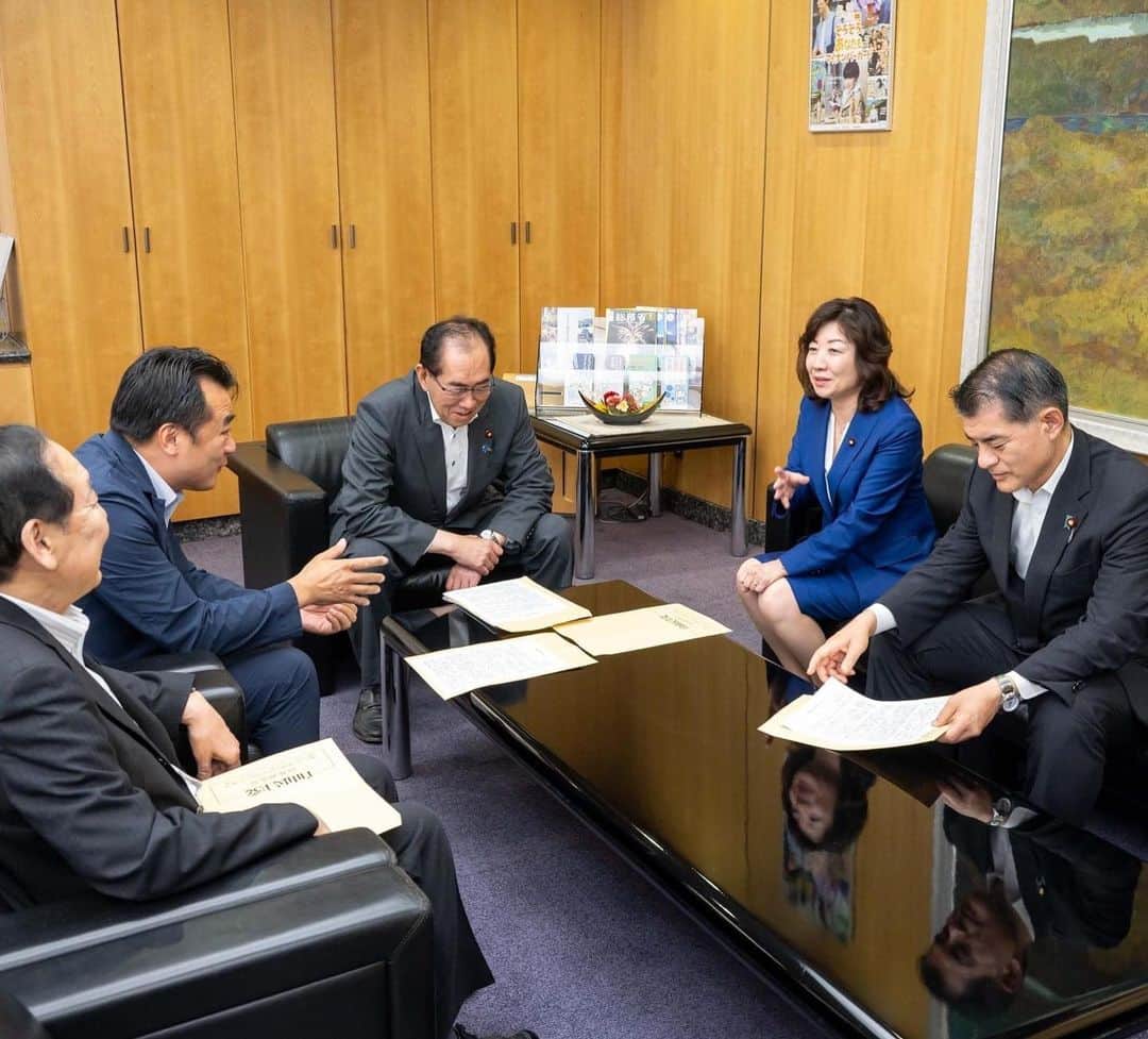 野田聖子さんのインスタグラム写真 - (野田聖子Instagram)「情報通信戦略調査会において取りまとめた提言について、松本剛明総務大臣へ申し入れに伺いました。  #野田聖子」9月6日 19時40分 - seiko.noda