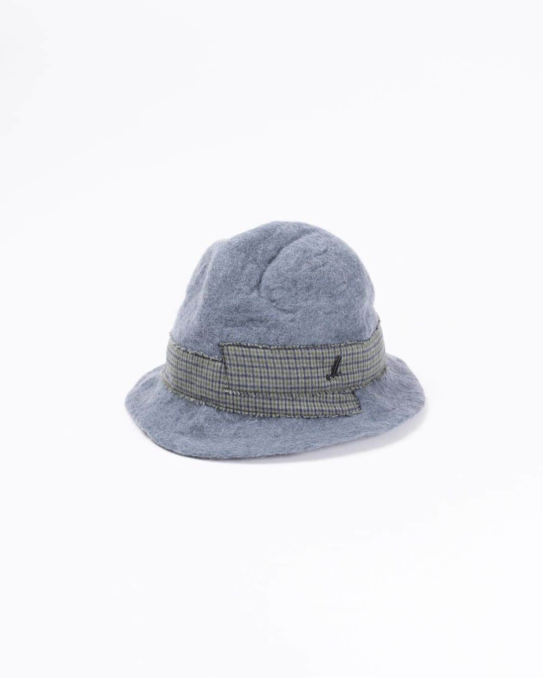 ミュールバウアーのインスタグラム：「AW 2023/24 collection CLOTH Another, but completely different approach of material combination: The felt hats RAM, SEPP and DUKE FISHER are decorated with a flannel ribbon. The base of the hat varies between hand felted wool, light wool felt and superlight fur felt. Mix and match at its best!」