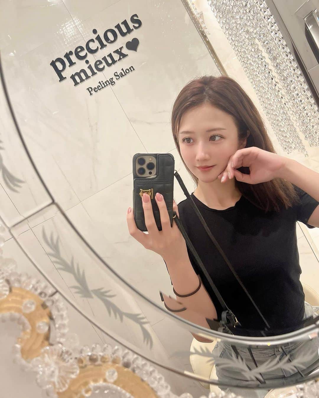大槻ひびきのインスタグラム：「precious mieux (@precious_mieux)さんへ 行ってきました☺️ ハーブピーリングは久しぶりで リラックスできました🍀 毎日バタバタでお肌荒れてたので ツルツルでプルプルの肌に 生まれ変わって大満足です☺️ スタッフさんもとても親切で 私の肌に合わせて丁寧に施術してくださりました🌸 終わった瞬間からツヤ肌✨ ありがとうございました😊」